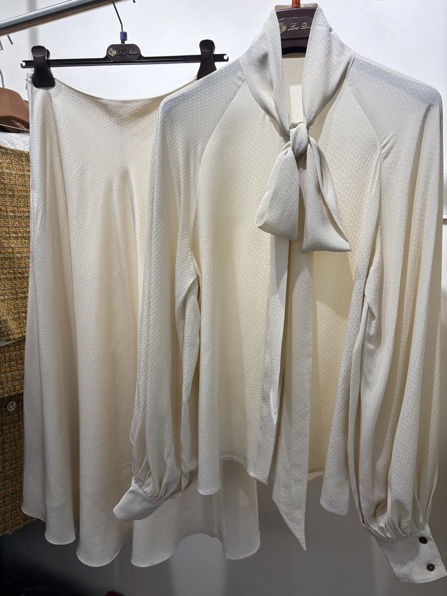 NO:496416,Loro iana new silk skirt More details real shot Size 36 38 40 spot shipment, loro piana, skirts, real silk, alexander wang19860909Loro iana 新款真丝套裙 更多细节实拍 尺码36 38 40 现货发,,loro piana,skirts,real silk,alexander wang,Women's clothing