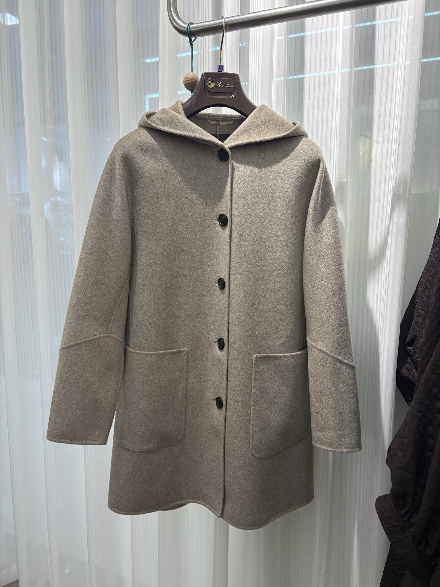 NO:499642,Real photos details (large-made buttons have logo Loro iana | new autumn and winter hooded coat coat 100% cashmere yb purchase Size 36 38 40,,loro piana, jackets & coats,hats,alexander wang19860909实拍细节（大货扣子有logo Loro iana |秋冬新款连帽大衣外套 百分百山羊绒 yb购入 尺码36 38 40,,loro piana,jackets & coats,hats,alexander wang,Women's clothing