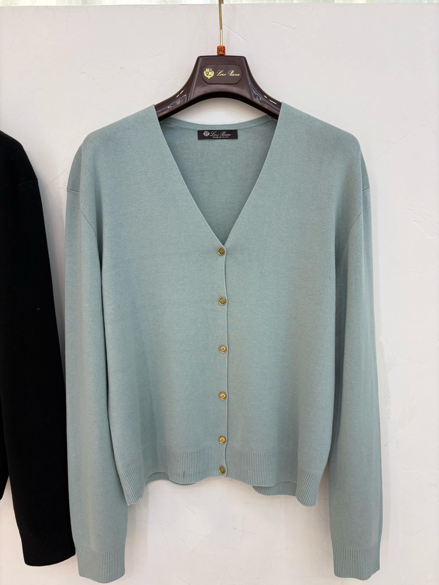 NO:534181,L new knitted cardigan original customization mulberry silk cotton delicate soft skin-friendly texture blue size 36 38 40 on sale in stock, loro piano, alexander wang19860909L新款针织开衫 原版定制 桑蚕丝棉 细腻柔软亲肤 质感绝绝子 蓝色 尺码36 38 40 现货发售,,loro piana,alexander wang,Women's clothing