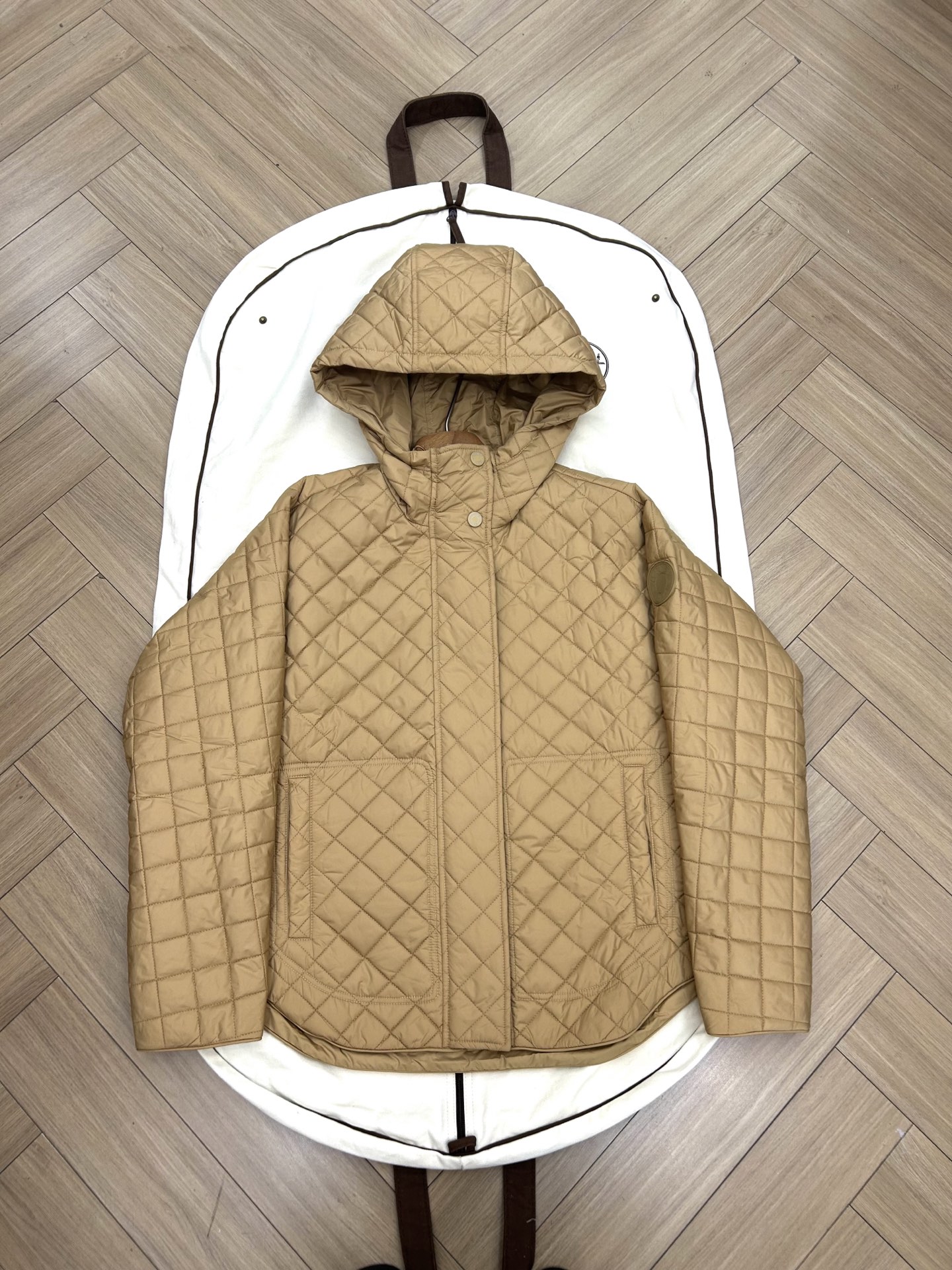 NO:567570,Hermes 25 new autumn and winter new cotton clothing, moderate thickness, suitable for late autumn and early winter, sizes 36 38 40, ready for sale,,hermes,alexander wang19860909Hermes 25年秋冬新款 棉服 厚度适中适合深秋初冬穿 尺码36 38 40 现货发售,,hermes,alexander wang,Women's clothing