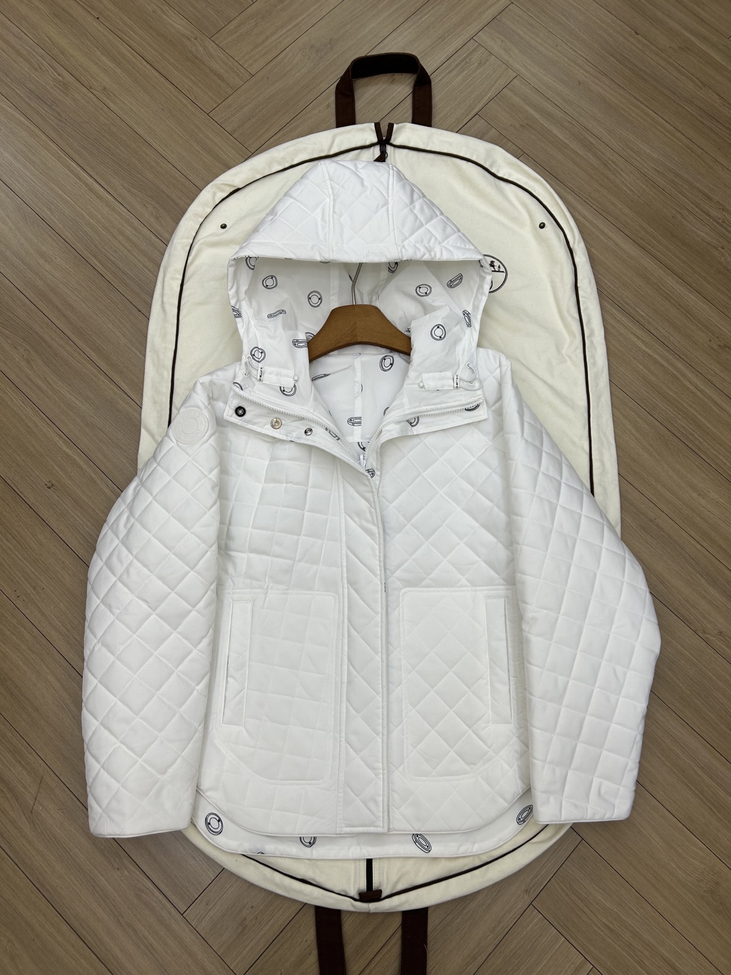 NO:567602,Hermes new autumn and winter double-sided cotton jacket white size 36 38 40 ready for sale,,hermes,alexander wang19860909Hermes 秋冬新款 双面棉服 白色 尺码36 38 40 现货发售,,hermes,alexander wang,Women's clothing