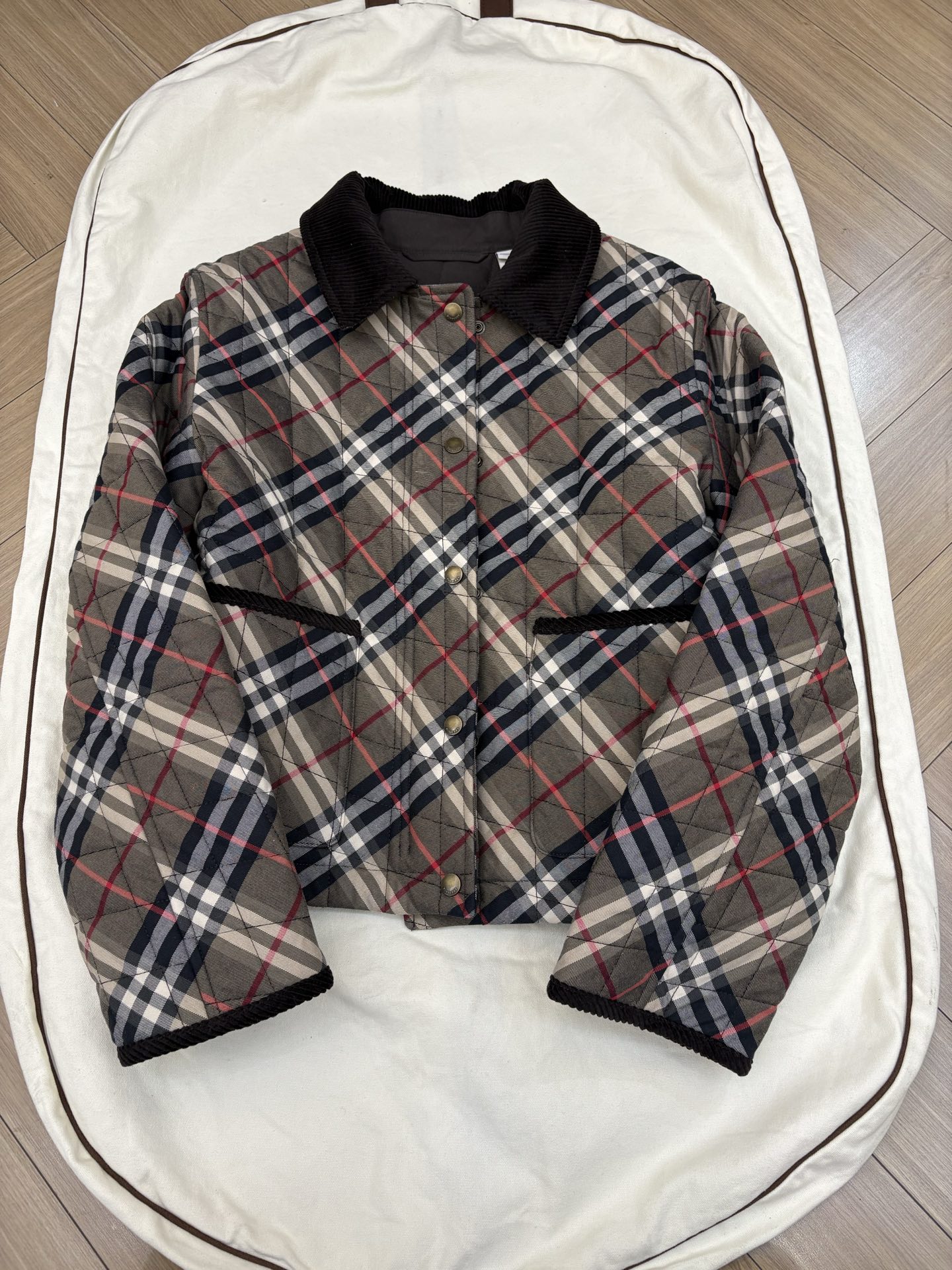 NO:567924,Burberry classic new interpretation ~ short plaid cotton jacket, sizes 36 38 40, ready for sale,,burberry,jackets & coats,alexander wang19860909Burberry 经典新演绎~ 短款格纹衔接棉服夹克 尺码36 38 40现货发售,,burberry,jackets & coats,alexander wang,Women's clothing