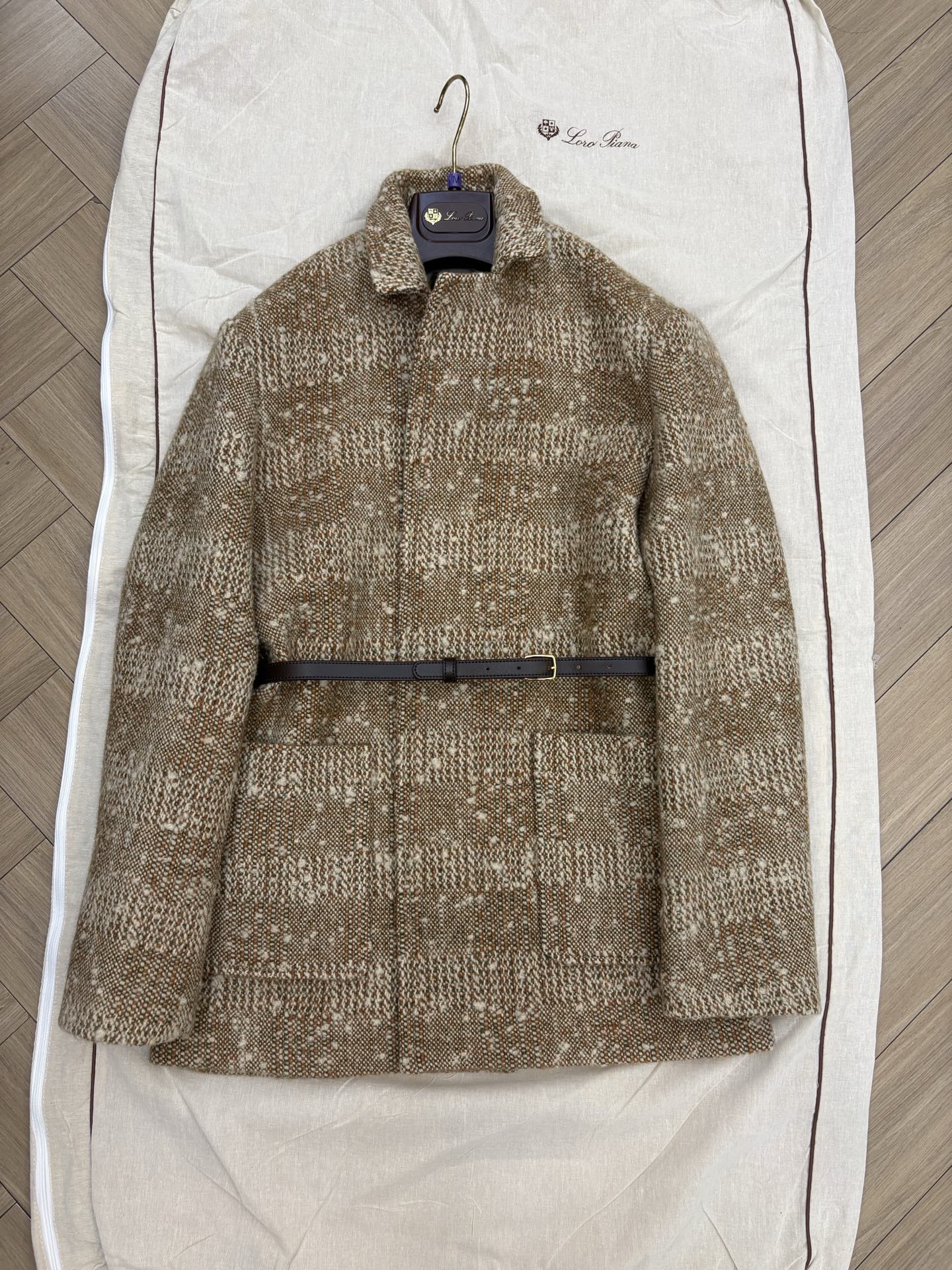 NO:578607,More details, full of texture, real silk lining, Loro iana new autumn and winter tweed short coat, purchased by yb36000, size 36 38 40, shipped, ready for sale,,loro piana,real silk,alexander wang19860909更多细节 质感满满  内里真丝 Loro iana秋冬新款粗花呢短大衣 yb36000购入 尺码36 38 40 出货了 现货发售,,loro piana,real silk,alexander wang,Women's clothing