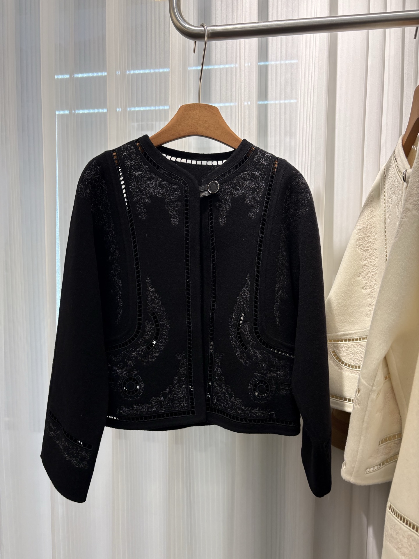 NO:578731,H new cashmere embroidered hollow jacket black size 36 38 40,,jackets & coats,alexander wang19860909H新款羊绒刺绣镂空外套 黑色 尺码36 38 40,,jackets & coats,alexander wang,Women's clothing
