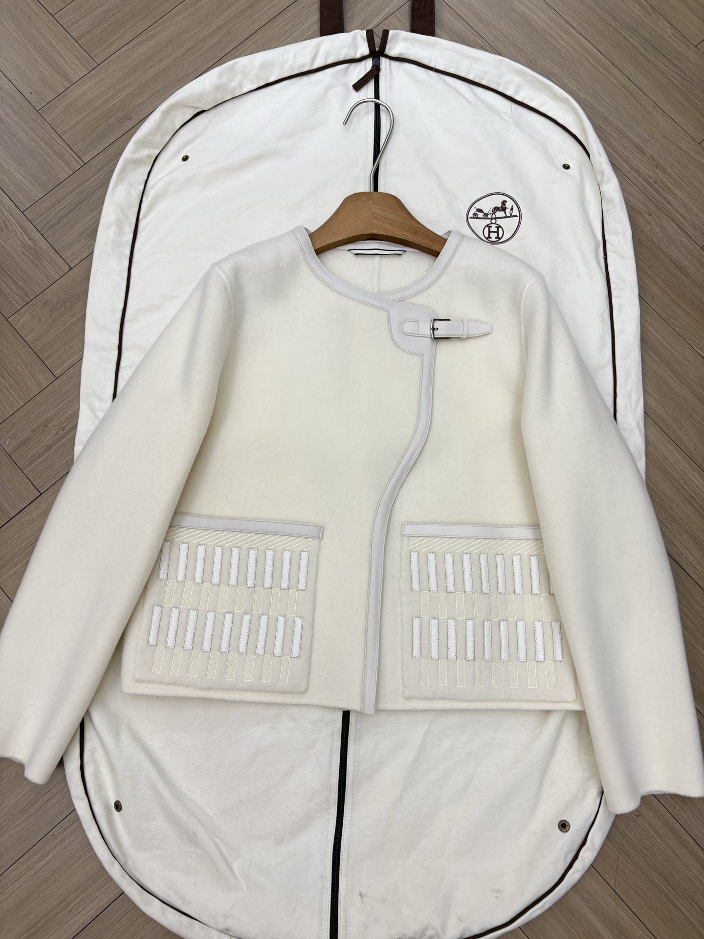 NO:578733,2025H double-sided cashmere short jacket size 36 38 40,,jackets & coats,alexander wang198609092025H双面羊绒短款外套 尺码36 38 40,,jackets & coats,alexander wang,Women's clothing