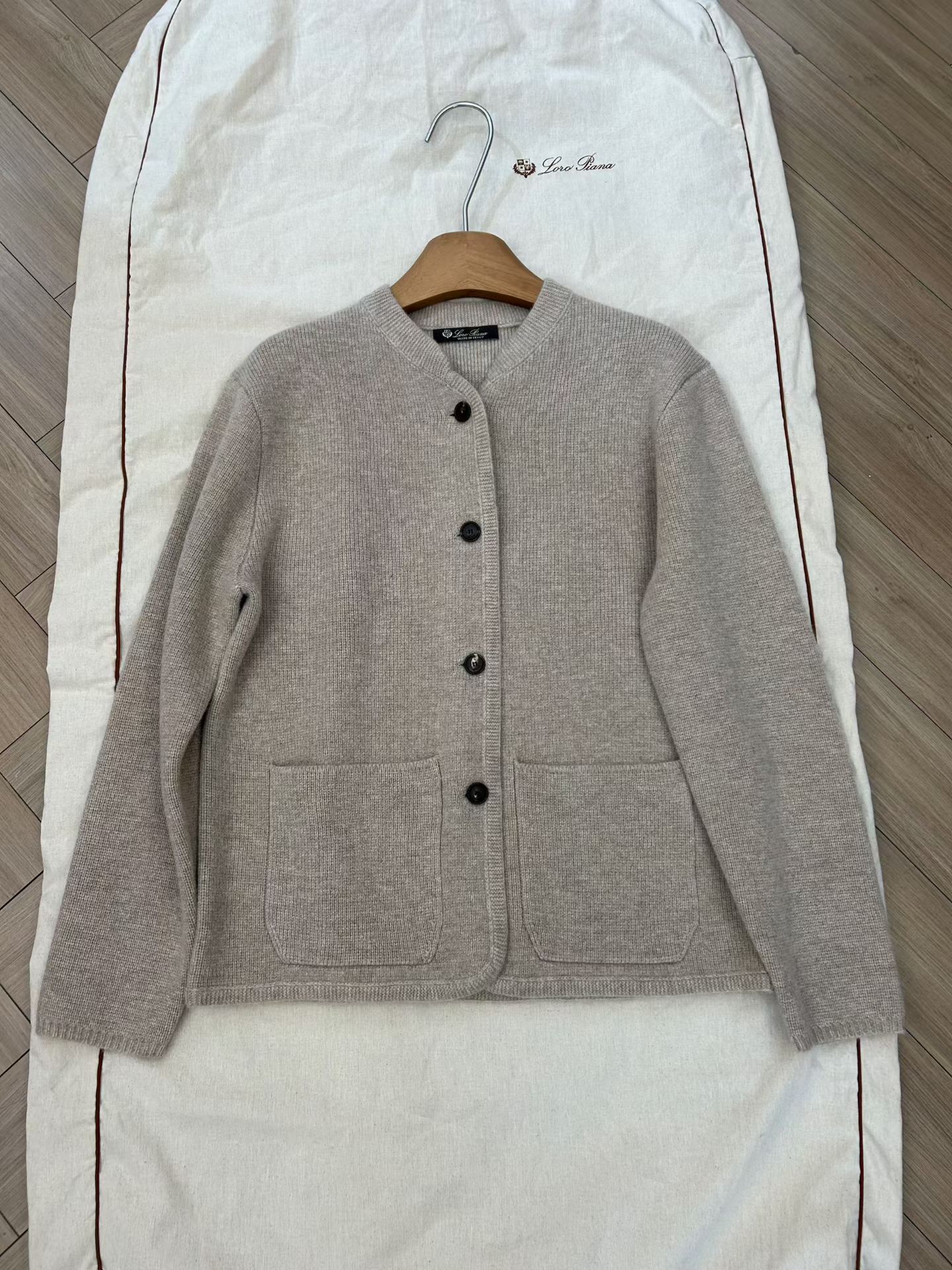 NO:588260,L new wool cardigan size 36 38 40 (ready for sale, loro piana, alexander wang19860909L新款羊毛开衫尺码36 38 40(现货发售,,loro piana,alexander wang,Women's clothing