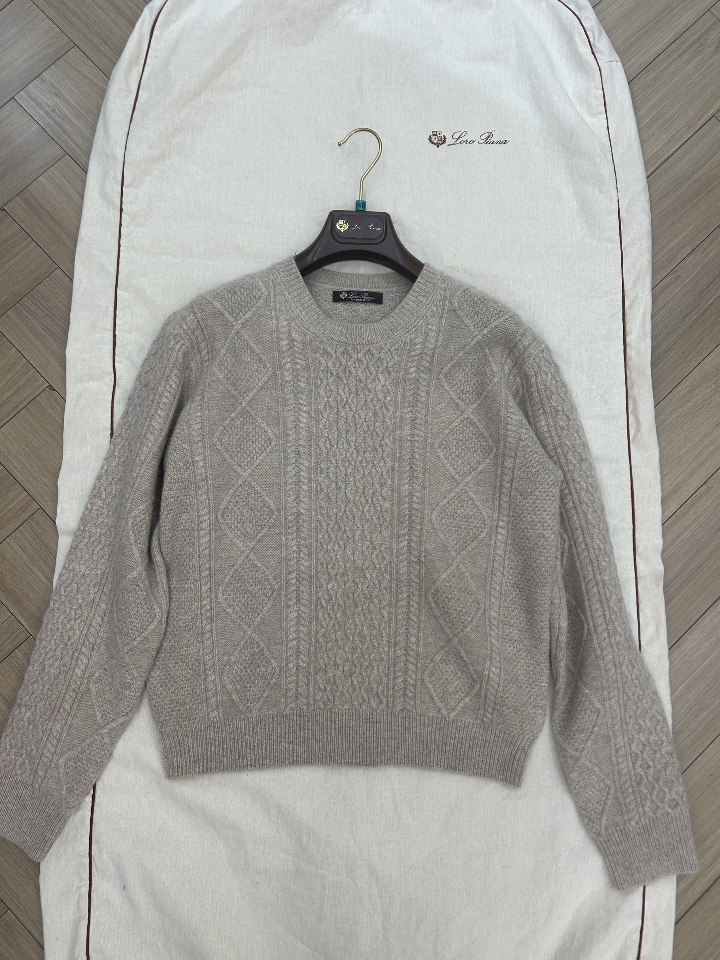 NO:588303,L new round neck cashmere wool top size 36 38 40 ready stock, loro piana, alexander wang19860909L新款圆领羊绒羊毛上衣 尺码36 38 40 现货,,loro piana,alexander wang,Women's clothing