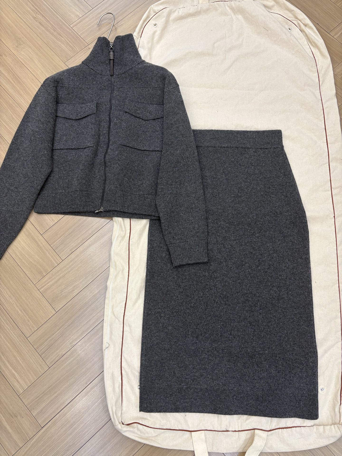 NO:592202,BC new autumn and winter high collar knitted cardigan skirt dark gray suit size S M L ready for sale, skirts, alexander wang19860909BC秋冬新款 高领针织开衫半裙 深灰色 套装 尺码S M L现货发售,,skirts,alexander wang,Women's clothing