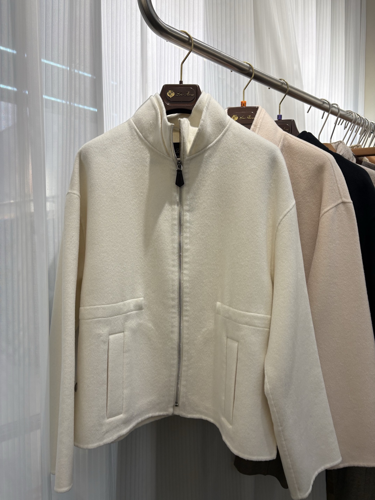 NO:625343,L new cashmere wool jacket has been shipped, 10 cashmere, 90 Australian wool, soft and waxy texture, white, 36 38 40, ready for sale,,loro piana,jackets & coats,alexander wang19860909L新款羊绒羊毛外套出货了 10羊绒 90澳毛 质感软糯 白色 36 38 40 现货,,loro piana,jackets & coats,alexander wang,Women's clothing