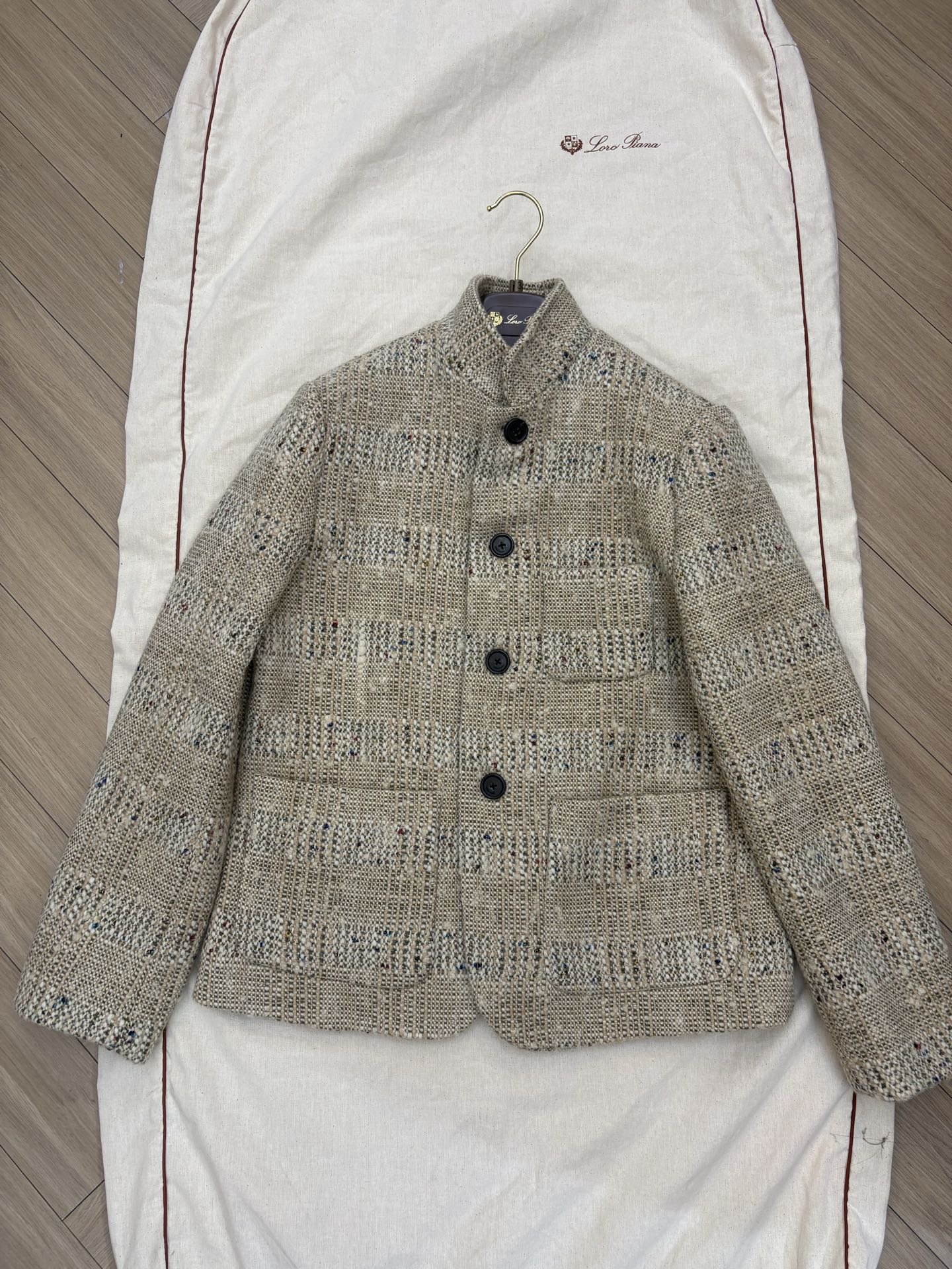 NO:694385,L new autumn and winter wool tweed jacket, yb customized, made of custom-woven mixed wool, stand-up collar design, simple old money style, lined with silk, size 36 38 40,,loro piana,jackets & coats,jackets & coats,real silk,19860909L秋冬新款羊毛花呢夹克外套 yb定制 采用定织定纺混线羊毛,立领设计 简约 老钱风 内衬真丝 尺码36 38 40,,loro piana,jackets & coats,jackets & coats,real silk,,Women's clothing