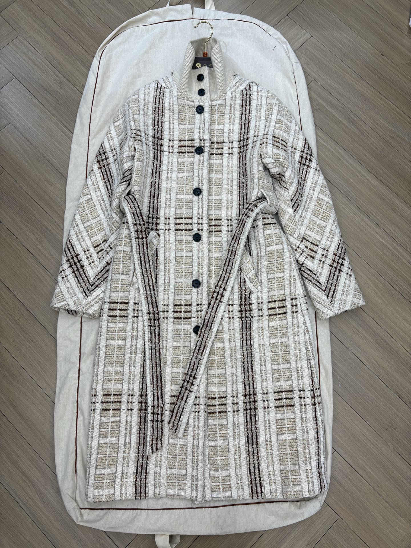 NO:651110,Real shots of large quantities of new L autumn and winter coats customized by yb. The lining is made of real silk. Shipped. Size 36 38 40, loro piana, real silk, alexander wang19860909大货实拍 L秋冬新款大衣 yb定制 里布采用真丝. 出货了 尺码36 38 40,,loro piana,real silk,alexander wang,Women's clothing