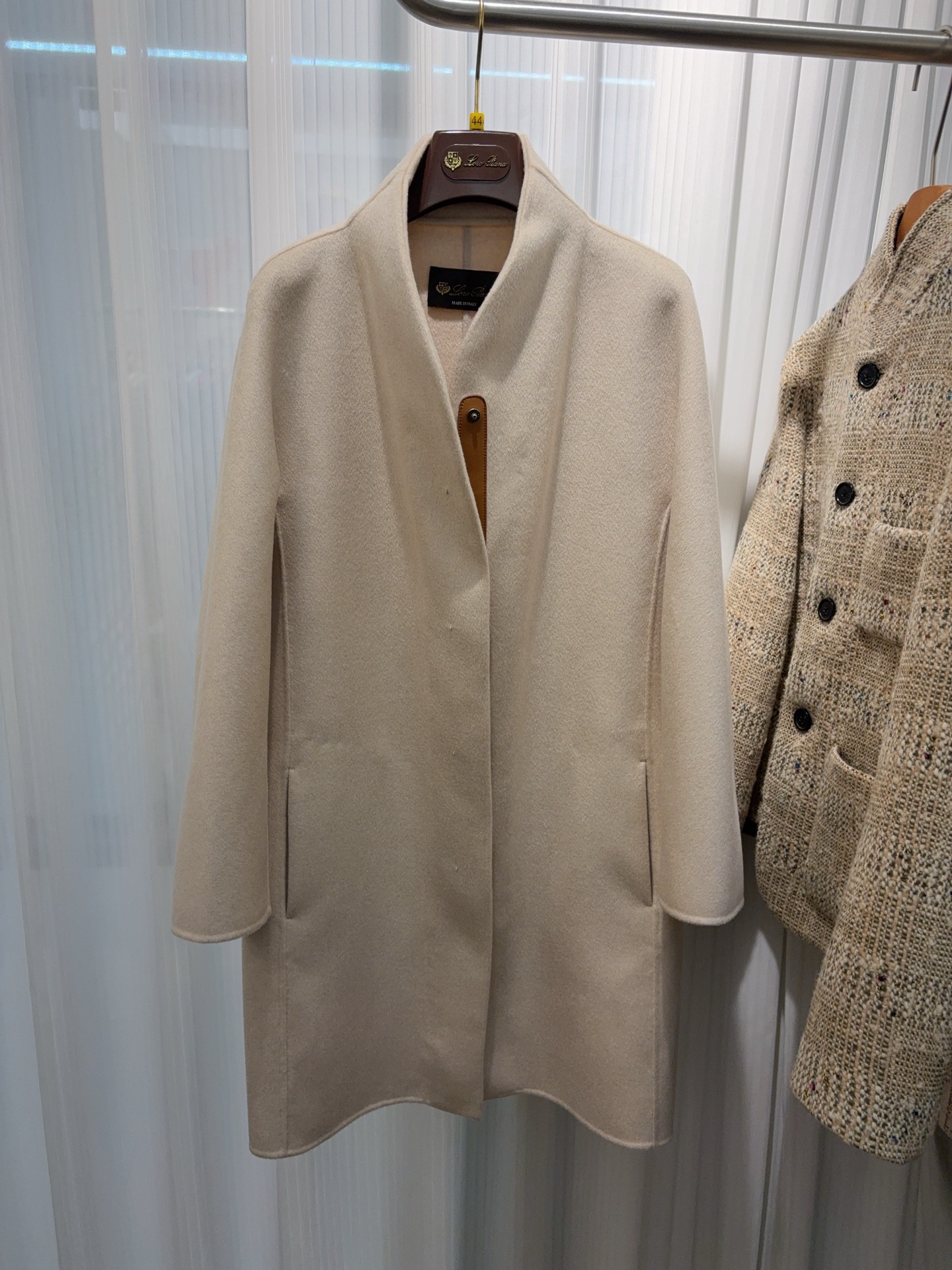 NO:656391,The real thing is really beautiful. The L pure cashmere coat has been shipped. The version is minimalist and the upper body has a three-dimensional and stylish effect. Sizes 36 38 40, loro piana, alexander wang19860909实物真的太美了 L纯羊绒大衣出货了 版型极简 上身效果立体有型 尺码36 38 40,,loro piana,alexander wang,Women's clothing