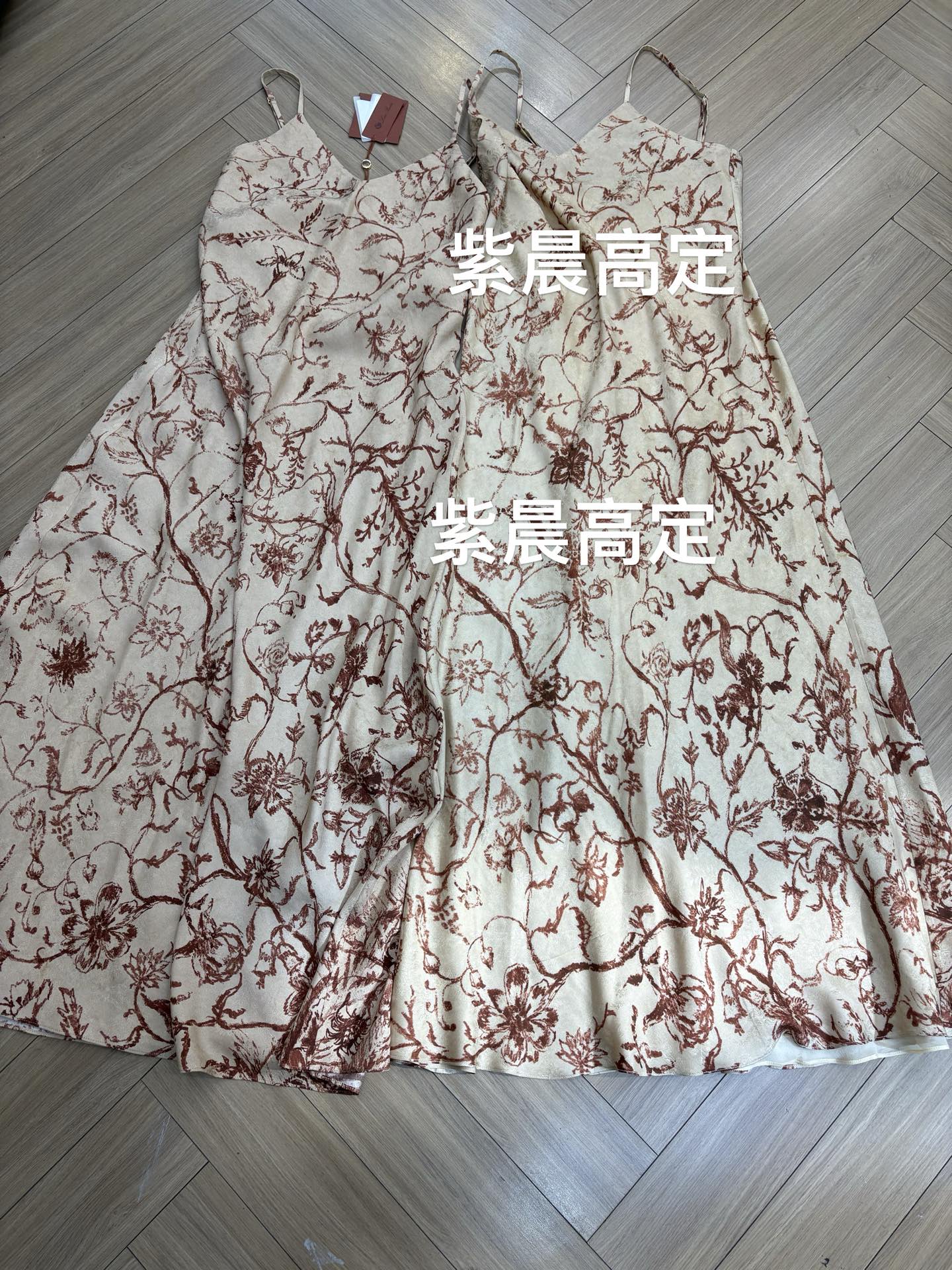 NO:733682,Ink painting suspender skirt yb first sample. After a little adjustment, it will basically be the same. If you want high-quality goods, we will ship it after the year. Skirts,19860909水墨画吊带裙 yb初样 待稍稍调整基本就一致了 要高货的 等年后我们出货,,skirts,,Women's clothing