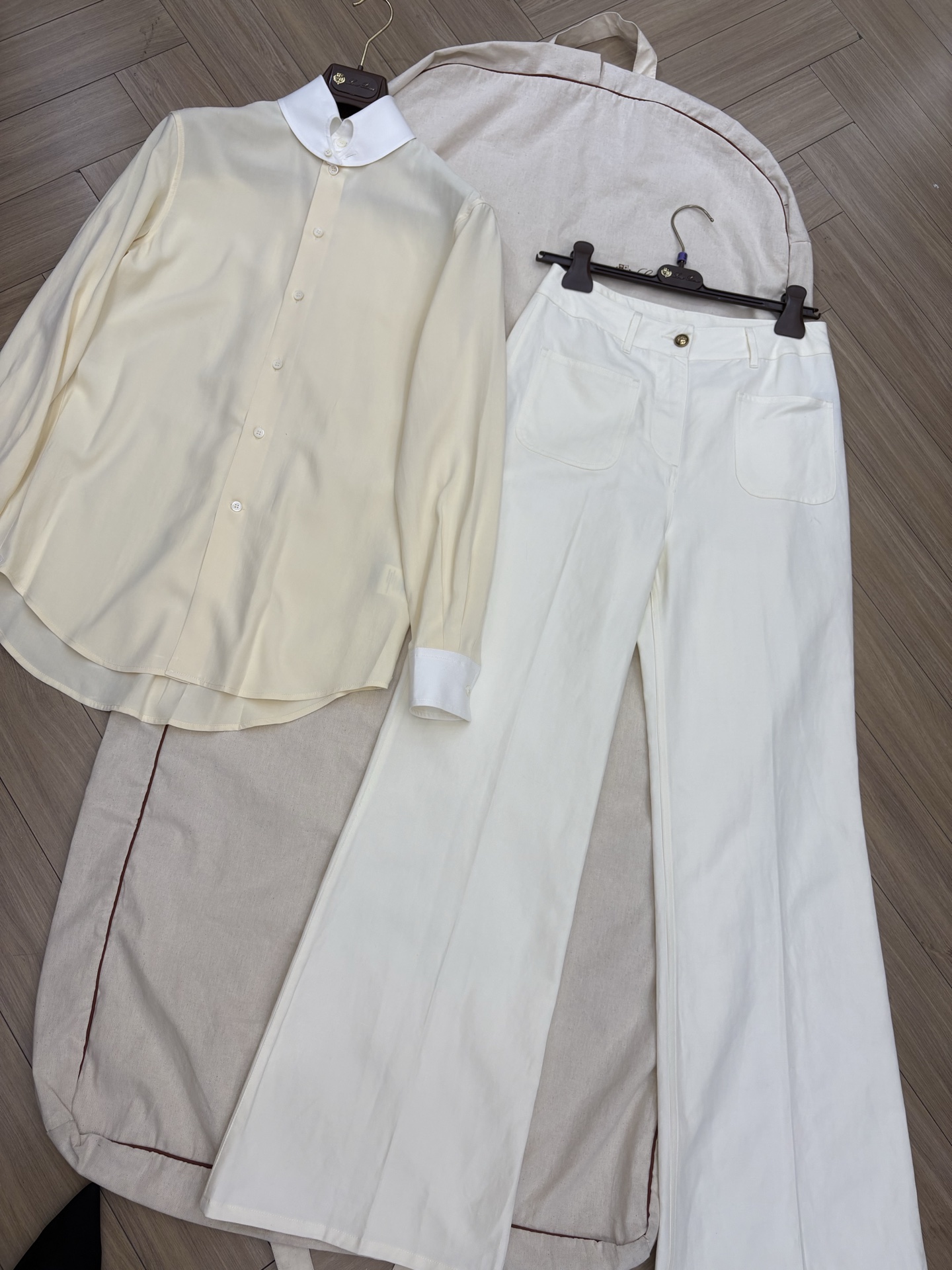 NO:798561,lSilk shirt + linen pants shipped 36 38 40 42,,loro piana,real silk,19860909l真丝衬衣＋亚麻裤 出货 36 38 40 42,,loro piana,real silk,,Women's clothing