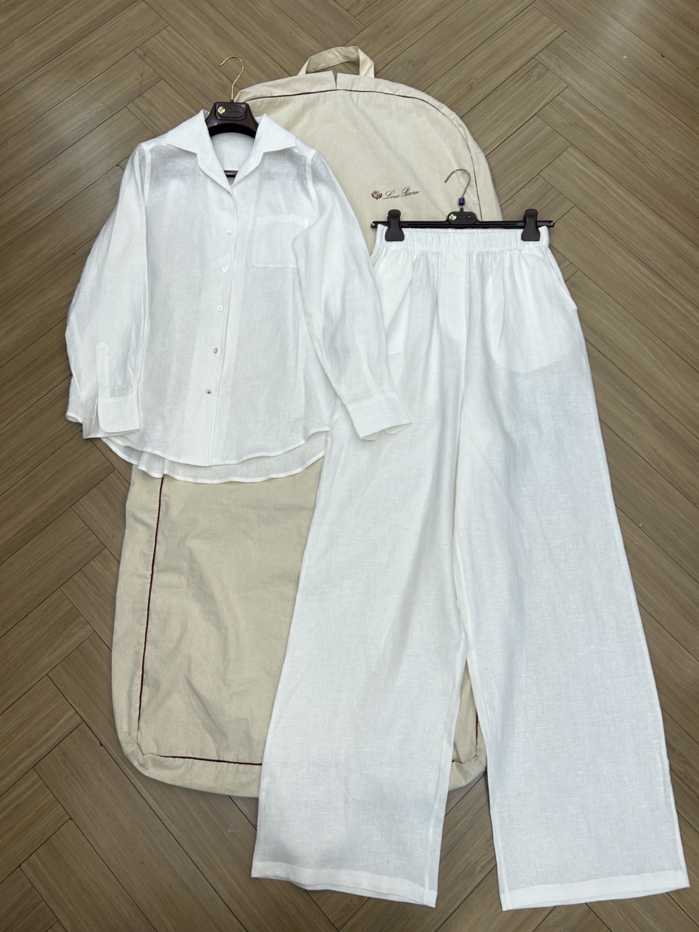 NO:836496,Hot style replenishment order and shipping. Recommended outfits. Shirts and wide-leg pants. Original customization. Sizes 36, 38, 40,,19860909爆款补单出货 穿搭推荐 衬衣阔腿裤 原版定制 尺码36 38 40,,,Women's clothing