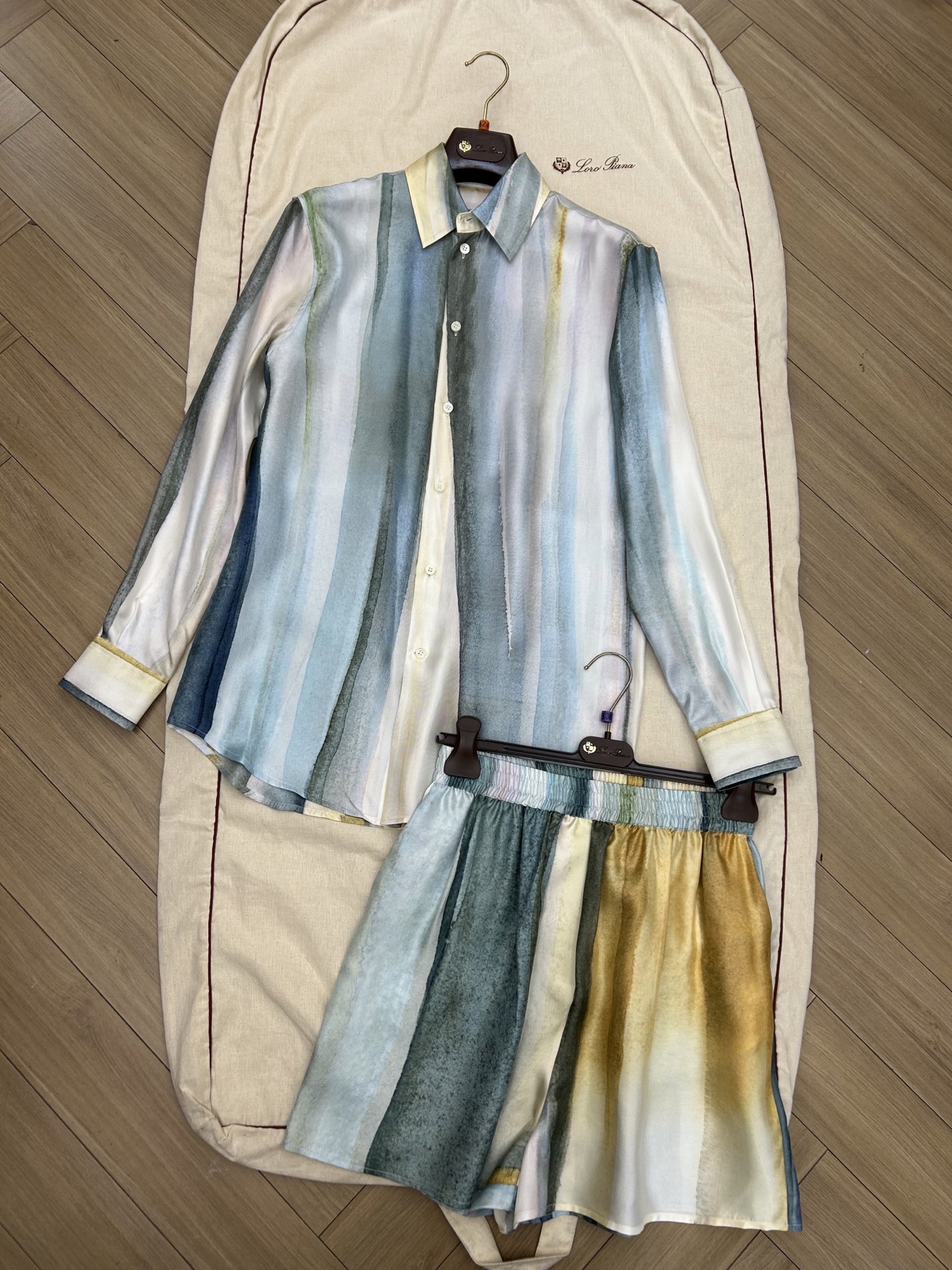 NO:806720,Exclusive original customization Texture More detailed pictures to share Ink printed silk suit 36 ​​38 40,,real silk,19860909独家原版定制 质感 更多细节图分享 水墨印花真丝套装 36 38 40,,real silk,,Women's clothing