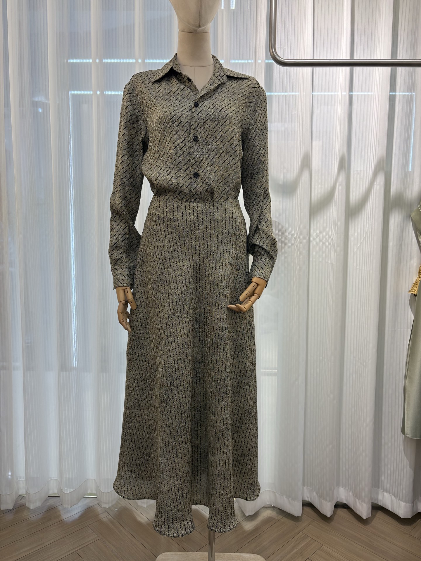 NO:835178,New products shipped l New silk printed suit has been shipped, sizes 36 38 40, ready for sale, loro piana, real silk,19860909新品出货 l新款真丝印花套装 出货了 尺码36 38 40 现货发售,,loro piana,real silk,,Women's clothing