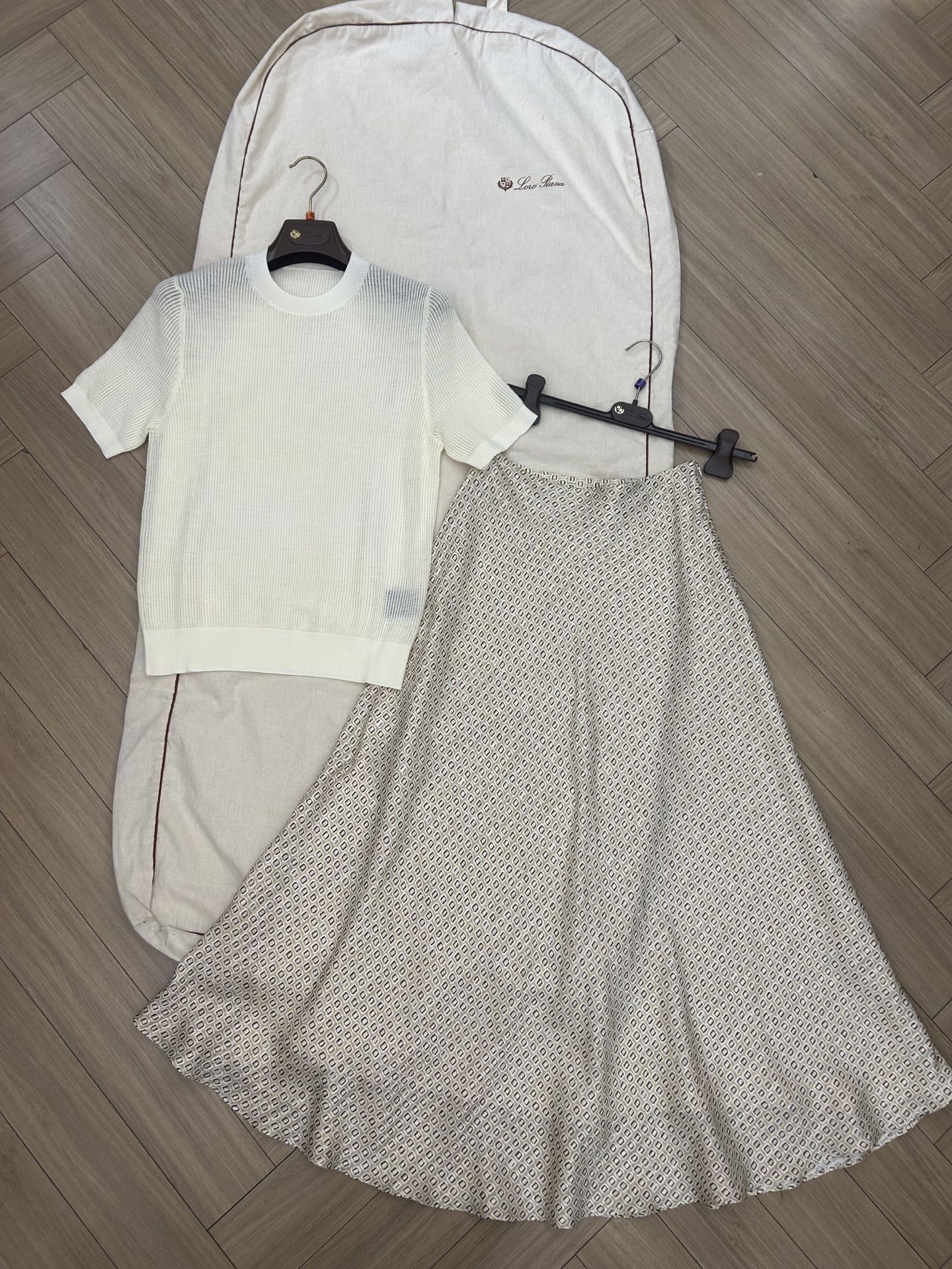 NO:863547,Matching reference Wool knitted round neck short-sleeved custom fabric double-layer silk skirt Size 36 38 40 Ready for sale, skirts, T-shirt, real silk,19860909搭配参考 羊毛针织圆领短袖定制面料双层真丝半裙 尺码 36 38 40 现货发售,,skirts,T-shirt,real silk,,Women's clothing