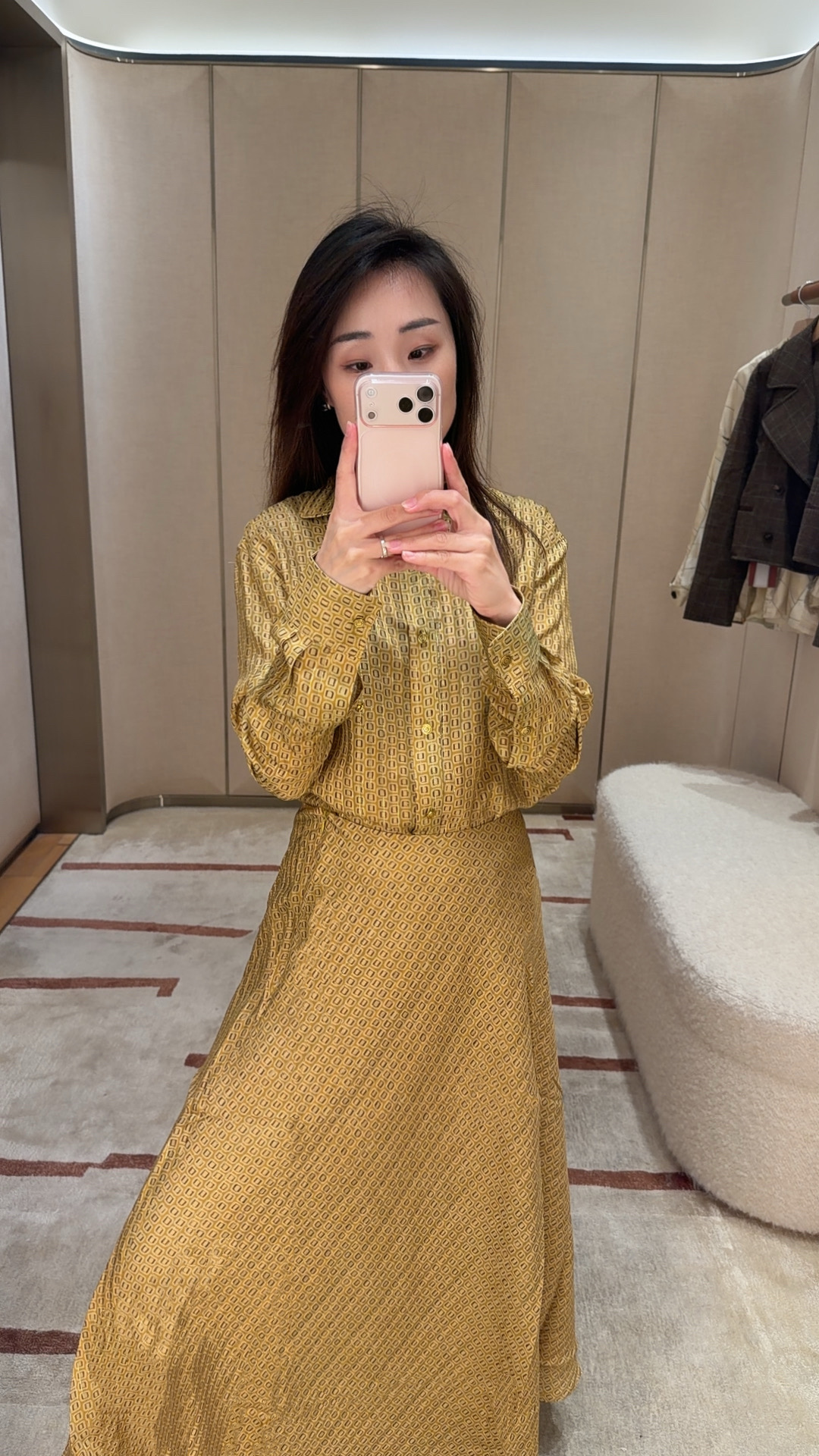 NO:878798,Golden upper body reference (real silk base, woven with repeated gold threads, real silk,19860909金色 上身参考（真丝打底 织入屡屡金线,,real silk,,Women's clothing