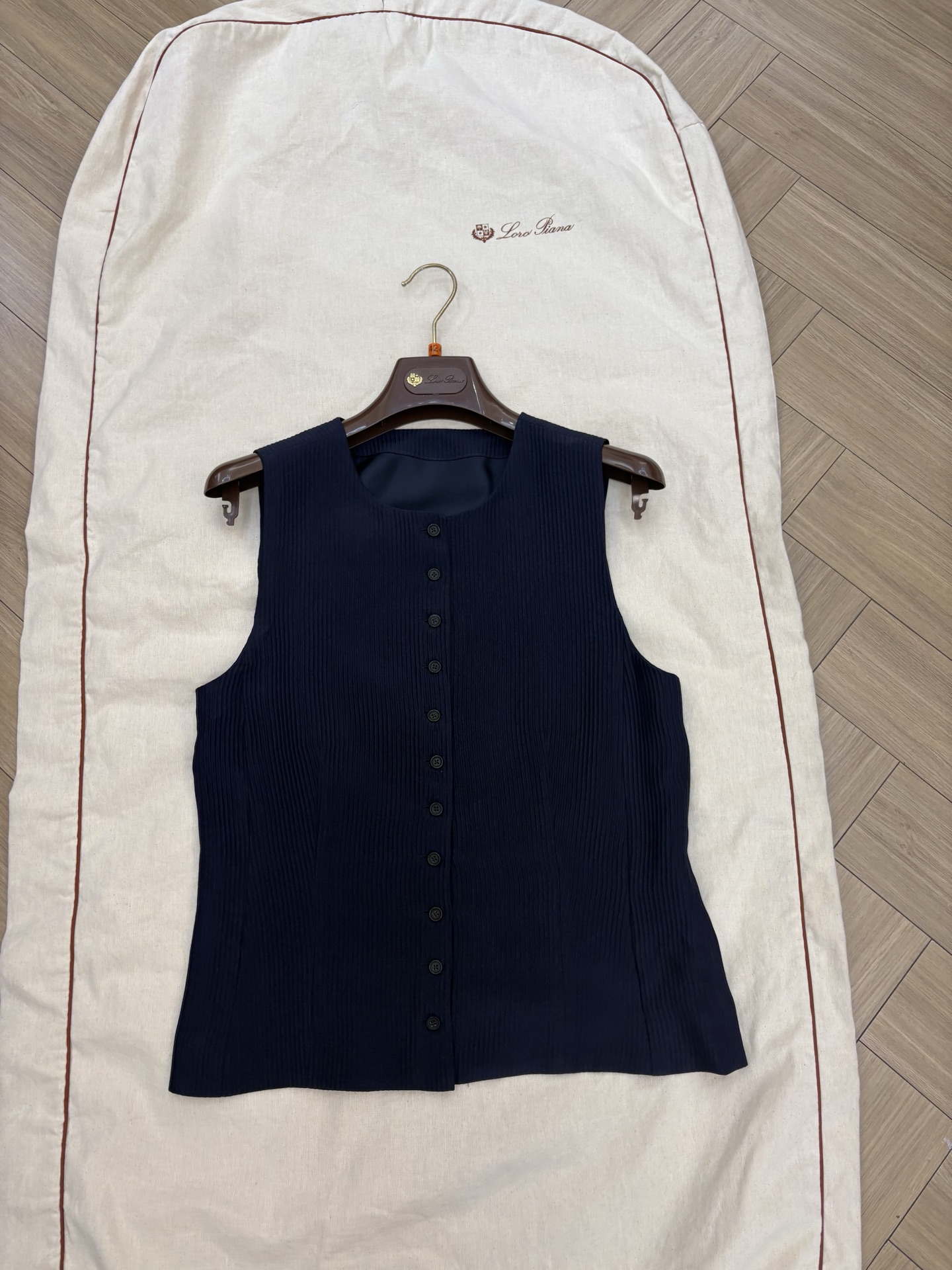 NO:878885,Loro iana new heavyweight silk vest yb custom size 36 38 40 ready for sale, loro piana, real silk,19860909Loro iana 新款重磅真丝马甲 yb 定制尺码36 38 40 现货发售,,loro piana,real silk,,Women's clothing