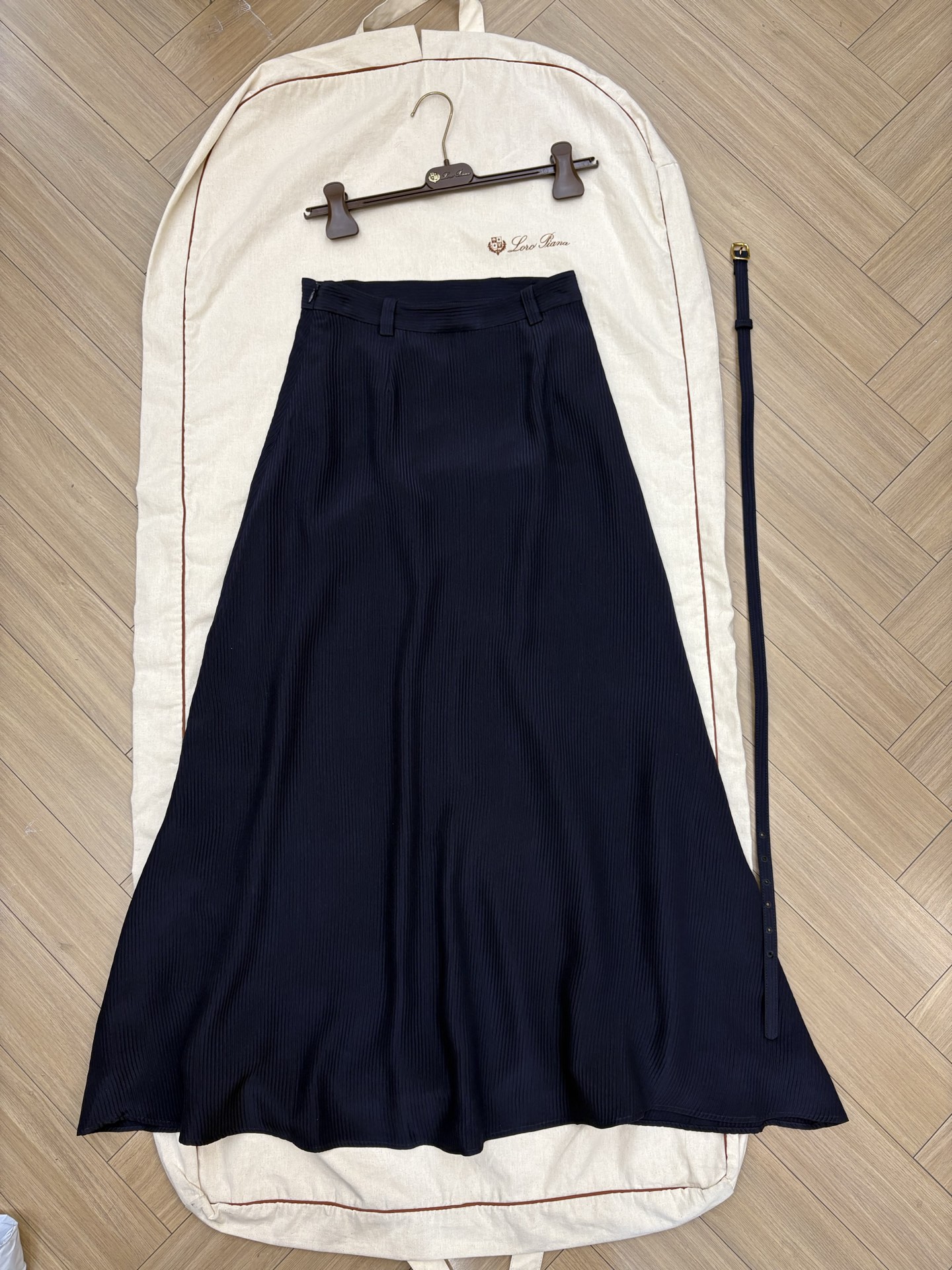 NO:878883,Loro iana new heavyweight silk double layer skirt navy blue size 36 38 40 ready for sale, loro piana,skirts,real silk,19860909Loro iana 新款重磅真丝双层半裙 藏蓝色 尺码36 38 40 现货发售,,loro piana,skirts,real silk,,Women's clothing