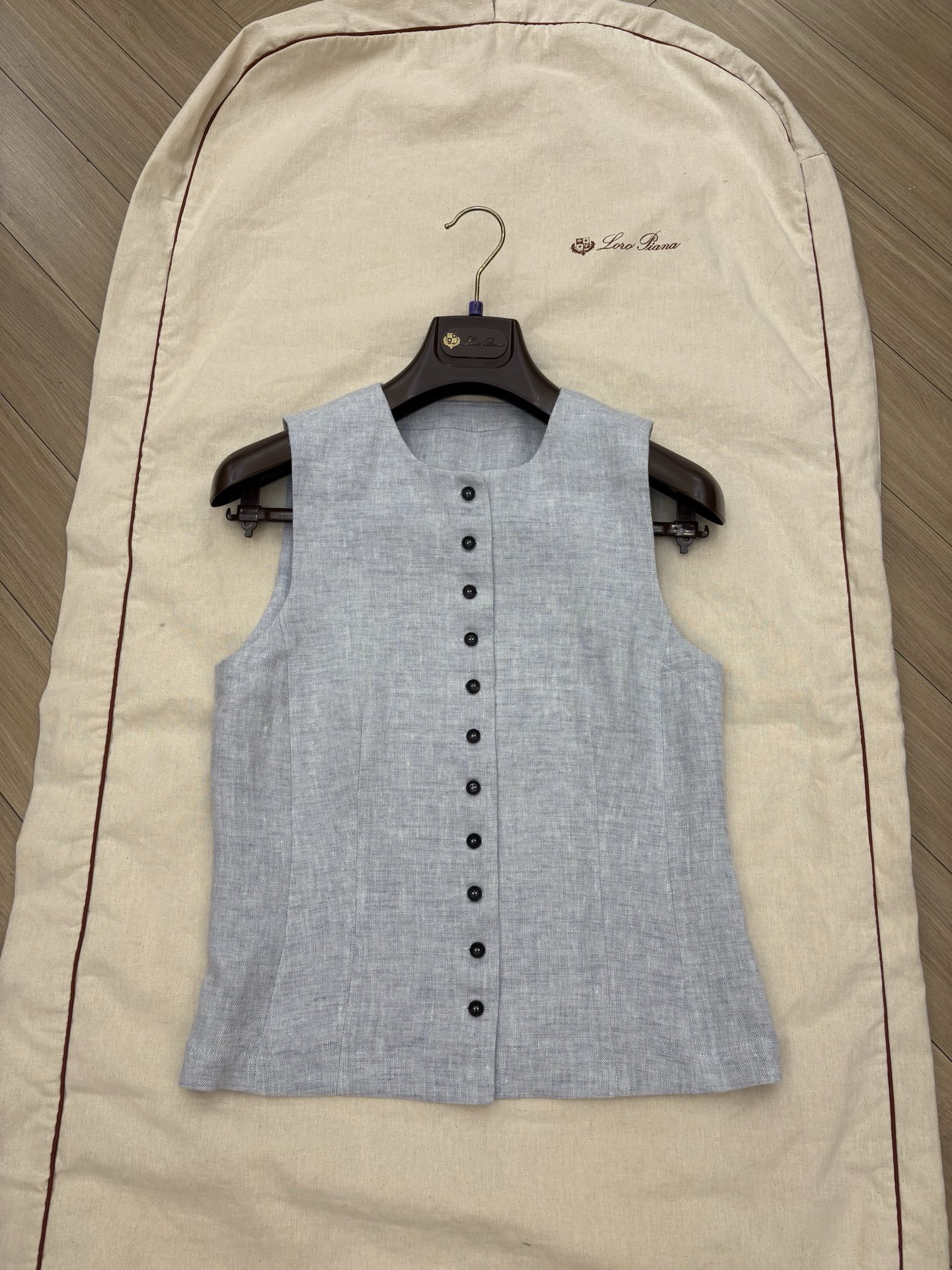 NO:958153,Loro iana's new linen vest (a whole row of buttons, no need for too much decoration, minimalist old money) yb custom size 36 38 40 ready for sale, loro piana,19860909Loro iana新款亚麻马甲（一整排纽扣 无需过多装饰 极简老钱）yb定制尺码36 38 40现货发售,,loro piana,,Women's clothing