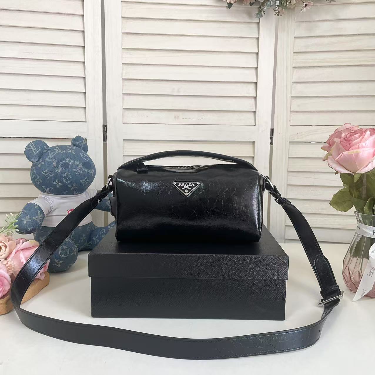 Queenxuan New Product Recommendations | 173 Box | Prada New Products | Items Sought After By Many Stars | Fabrics And Hardware | Quality, High Return Rate | Size 24.11cm