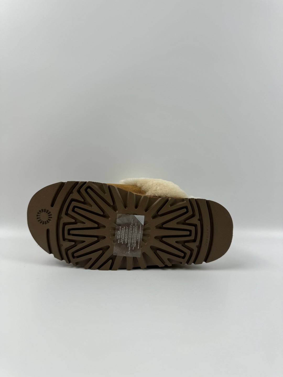 💰P210 本地自取 支持放店
UGG 星拖厚底 3cm 栗色 秋冬羊皮毛一体雪地靴
顶级品质 羊皮毛一体高品质 鞋头到鞋垫真羊皮毛一体 独立原版开发大底 羊绒鞋垫 采用TPU模压定型翻毛皮鞋面材质 内嵌人造卷曲羊毛毛绒里衬和选用 鞋身材质 防泼水涂层翻毛皮鞋面 17毫米UGGPURE™植入式羊毛内底 轻便防滑舒适橡胶外底 独立外盒包装
货号: 1122550
尺码: 35 36 37 38 39 40