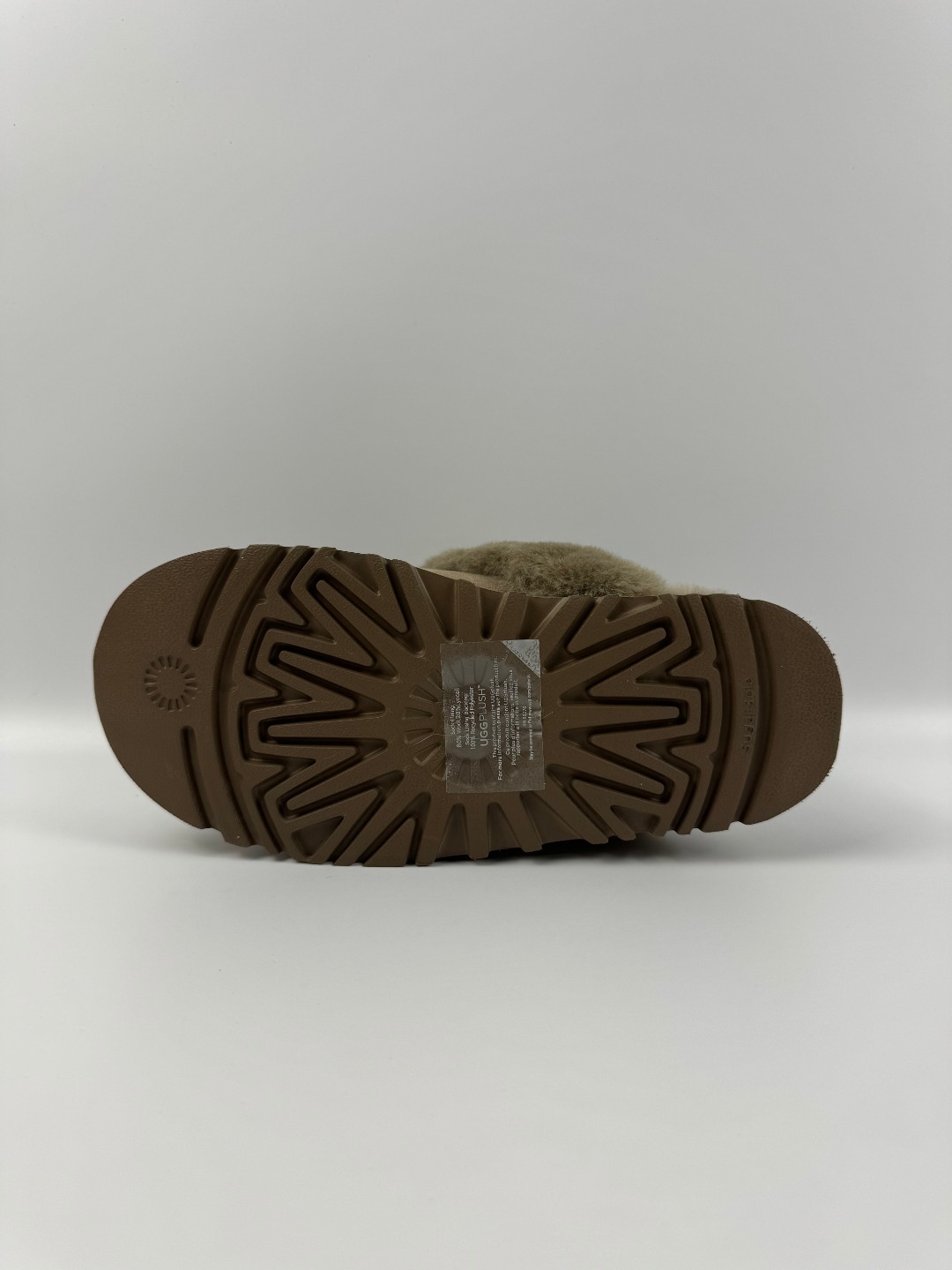 💰P210 本地自取 支持放店
UGG 星拖厚底 3cm 羚羊棕色 秋冬羊皮毛一体雪地靴
顶级品质 羊皮毛一体高品质 鞋头到鞋垫真羊皮毛一体 独立原版开发大底 羊绒鞋垫 采用TPU模压定型翻毛皮鞋面材质 内嵌人造卷曲羊毛毛绒里衬和选用 鞋身材质 防泼水涂层翻毛皮鞋面 17毫米UGGPURE™植入式羊毛内底 轻便防滑舒适橡胶外底 独立外盒包装
货号: 1122550
尺码: 35 36 37 38 39 40