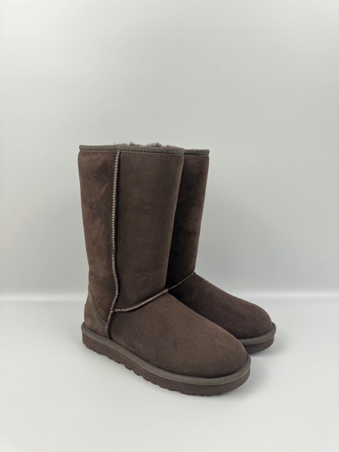 💰P290 本地自取 支持放店
UGG Classic Short II 经典高靴2.0 巧色 秋冬羊皮毛一体雪地靴
顶级品质 羊皮毛一体高品质 鞋头到鞋垫真羊皮毛一体 独立原版开发大底 羊绒鞋垫 采用TPU模压定型翻毛皮鞋面材质 内嵌人造卷曲羊毛毛绒里衬和选用 鞋身材质 防泼水涂层翻毛皮鞋面 17毫米UGGPURE™植入式羊毛内底 轻便防滑舒适橡胶外底 独立外盒包装
货号:1016224
尺码: 35 36 37 38 39 40