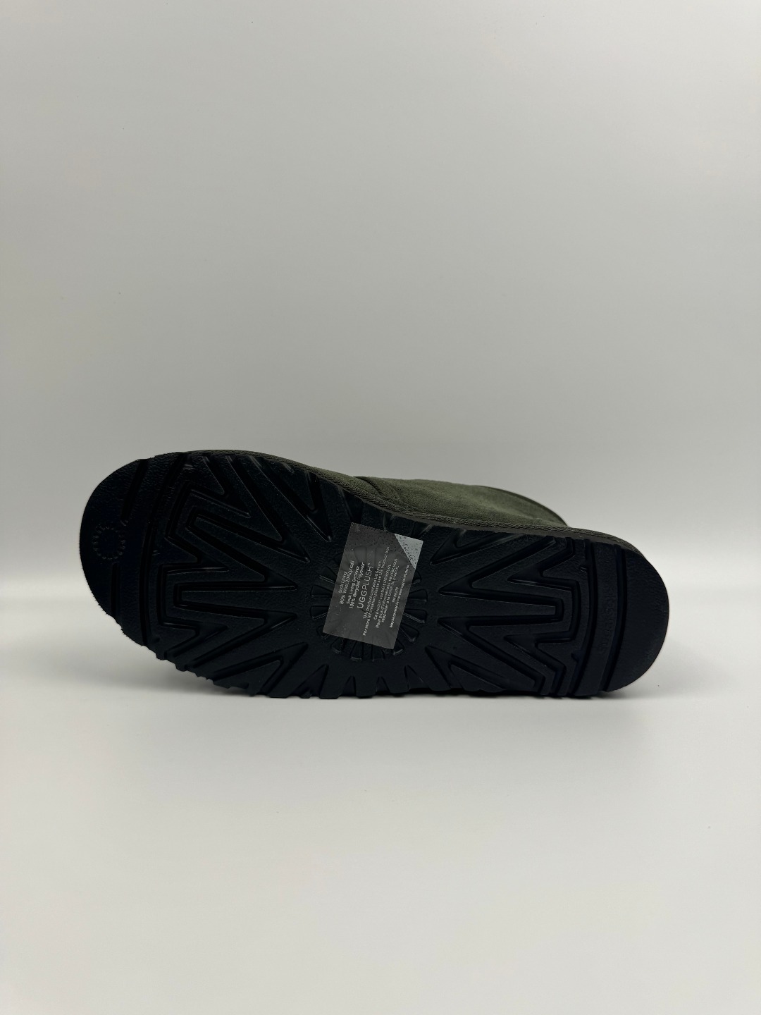 💰P330 本地自取 支持放店
UGG Neumel 经典快扣款 绿色 秋冬羊皮毛一体雪地靴
顶级品质 羊皮毛一体高品质 鞋头到鞋垫真羊皮毛一体 独立原版开发大底 羊绒鞋垫 采用TPU模压定型翻毛皮鞋面材质 内嵌人造卷曲羊毛毛绒里衬和选用 鞋身材质 防泼水涂层翻毛皮鞋面 17毫米UGGPURE™植入式羊毛内底 轻便防滑舒适橡胶外底 独立外盒包装
货号:1130720
尺码: 40 41 42 43 44