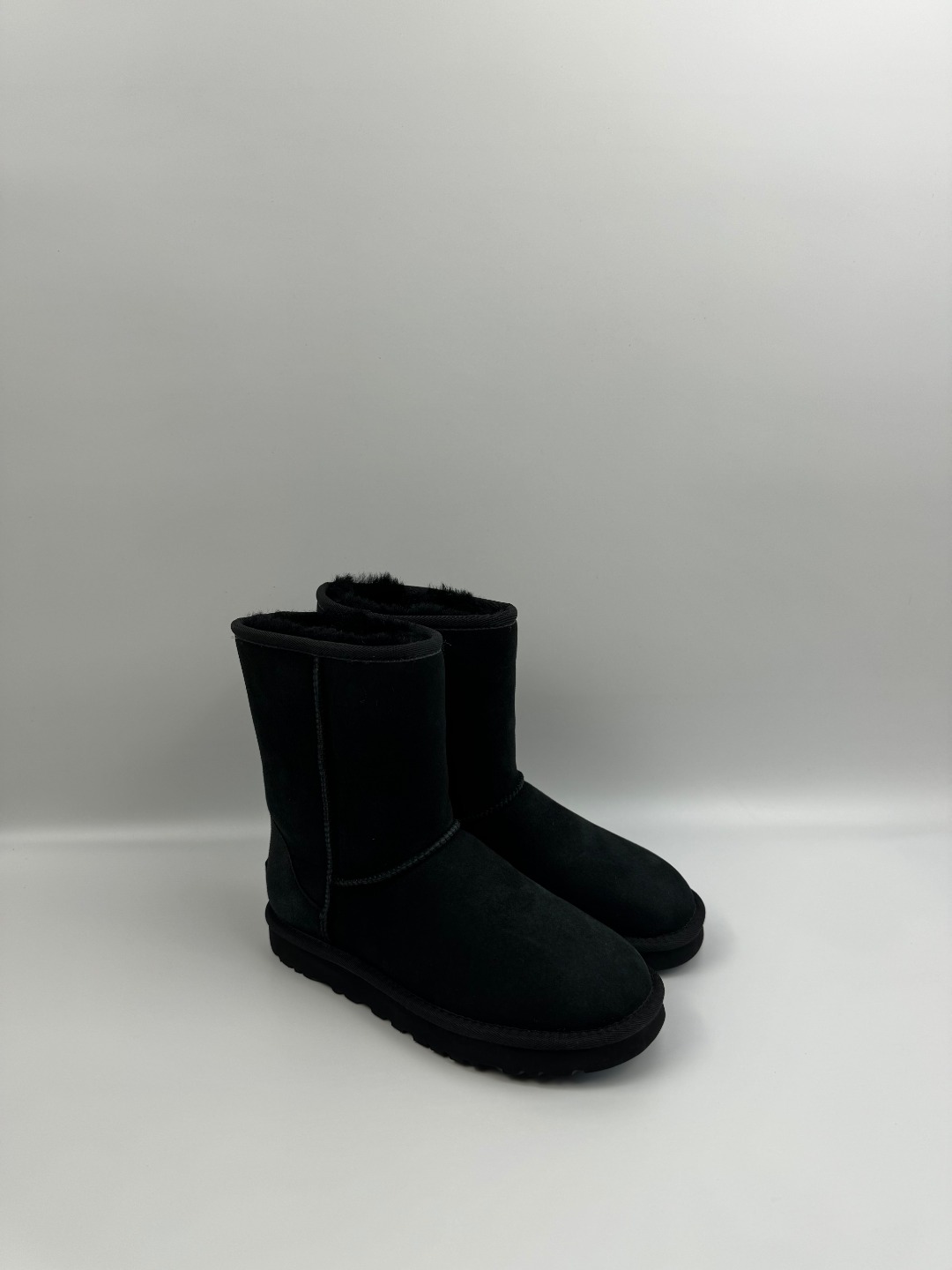 💰P220 本地自取 支持放店
UGG 经典迷你2.0短靴(特别款) 黑色 秋冬羊皮毛一体雪地靴
顶级品质 羊皮毛一体高品质 鞋头到鞋垫真羊皮毛一体 独立原版开发大底 羊绒鞋垫 采用TPU模压定型翻毛皮鞋面材质 内嵌人造卷曲羊毛毛绒里衬和选用 鞋身材质 防泼水涂层翻毛皮鞋面 17毫米UGGPURE™植入式羊毛内底 轻便防滑舒适橡胶外底 独立外盒包装
货号:1016223
尺码: 35 36 37 38 39 40