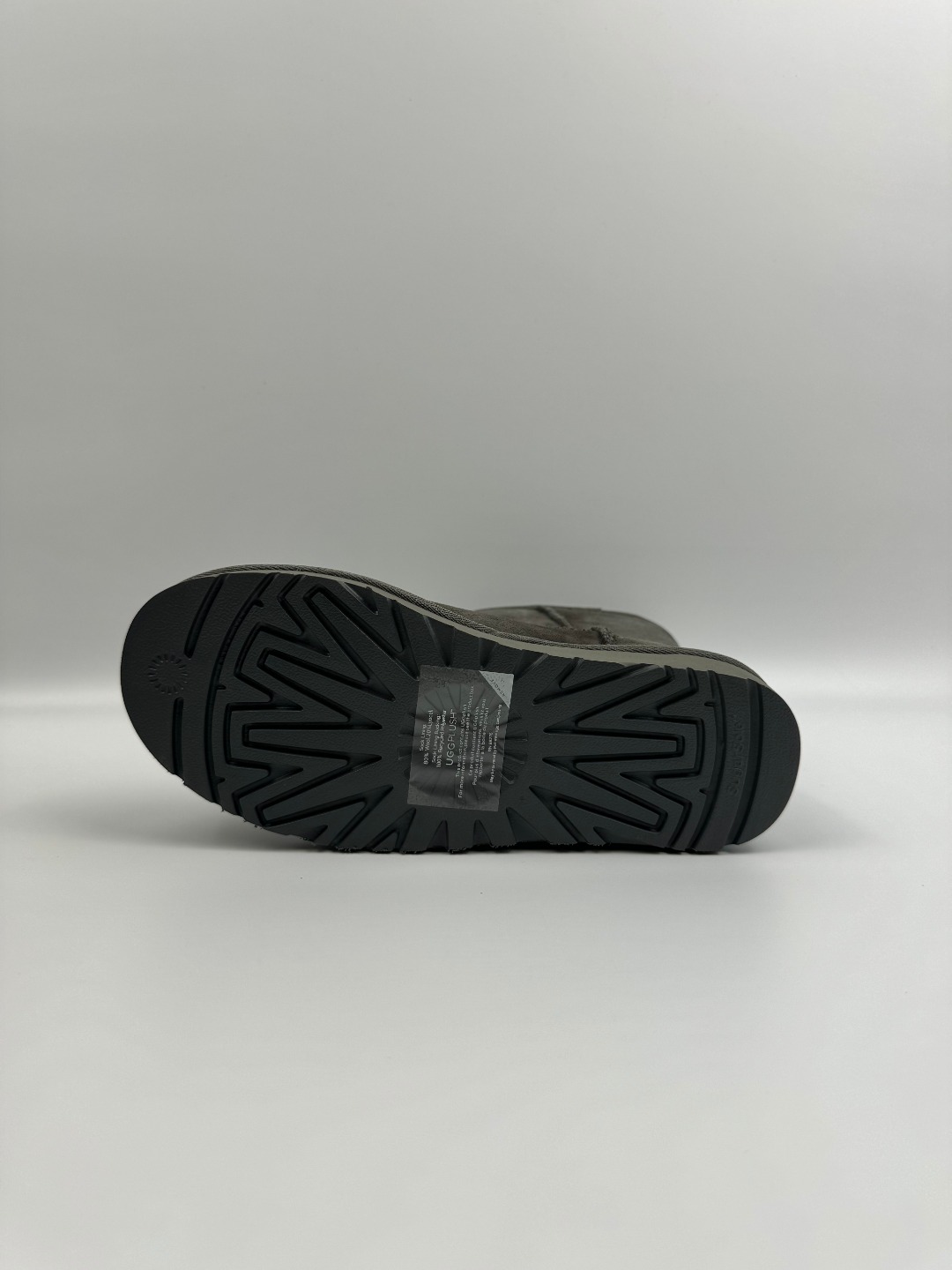 💰P220 本地自取 支持放店
UGG 经典迷你2.0短靴(特别款) 灰色 秋冬羊皮毛一体雪地靴
顶级品质 羊皮毛一体高品质 鞋头到鞋垫真羊皮毛一体 独立原版开发大底 羊绒鞋垫 采用TPU模压定型翻毛皮鞋面材质 内嵌人造卷曲羊毛毛绒里衬和选用 鞋身材质 防泼水涂层翻毛皮鞋面 17毫米UGGPURE™植入式羊毛内底 轻便防滑舒适橡胶外底 独立外盒包装
货号:1016223
尺码: 35 36 37 38 39 40