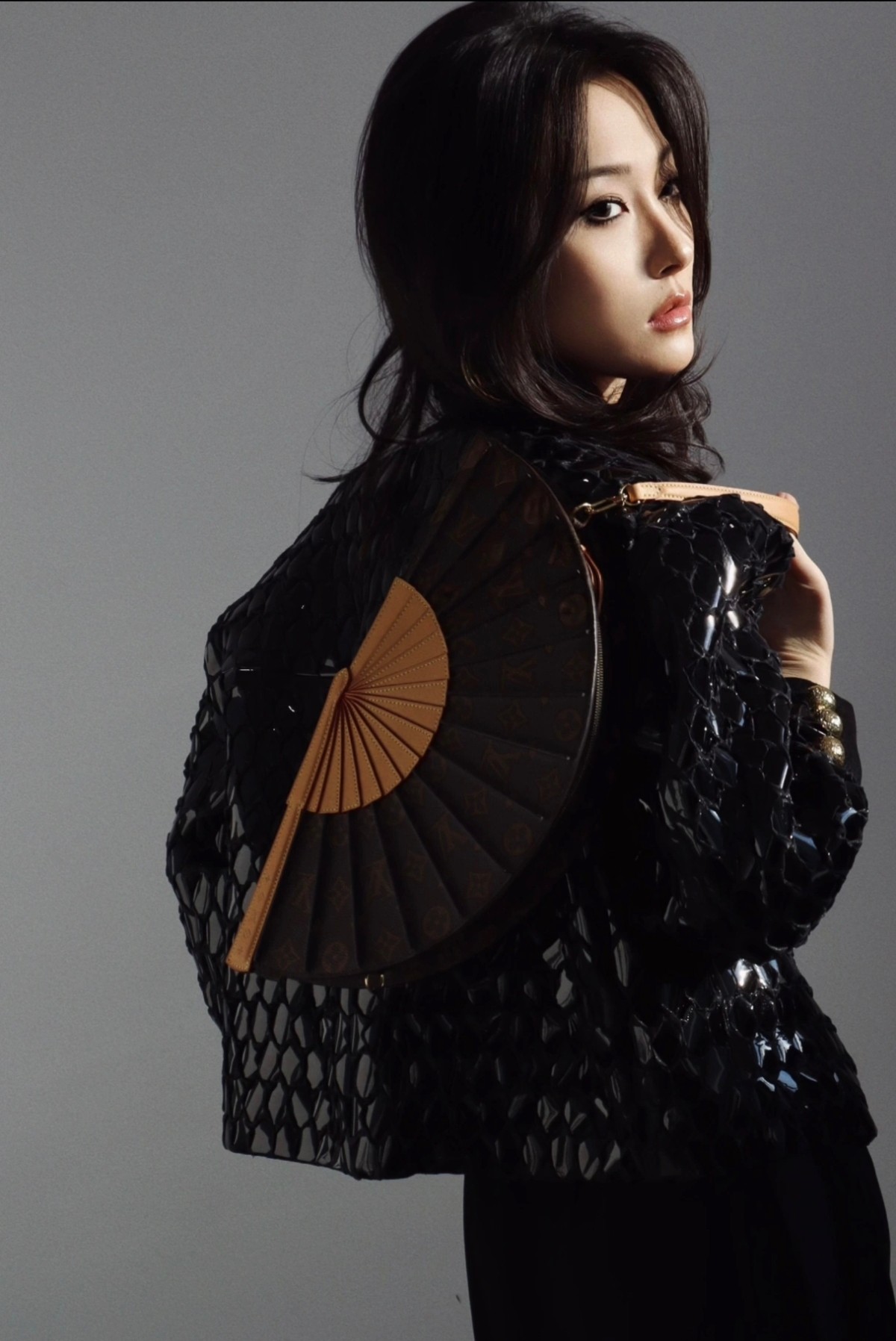 LV FAN 手袋  m14804 老花（扇子包）模特图