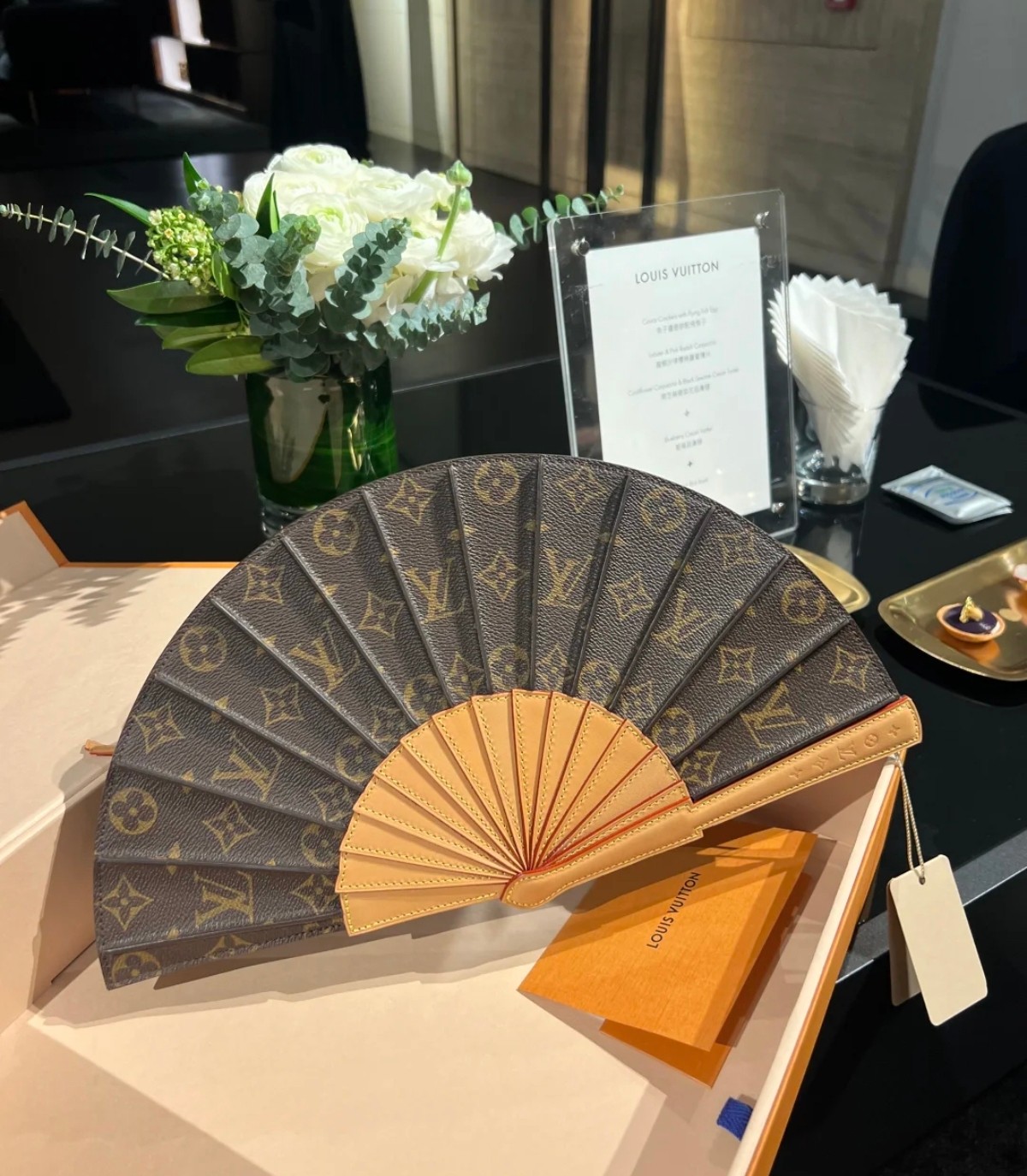 Louis Vuitton FAN Handbaglv,包 8