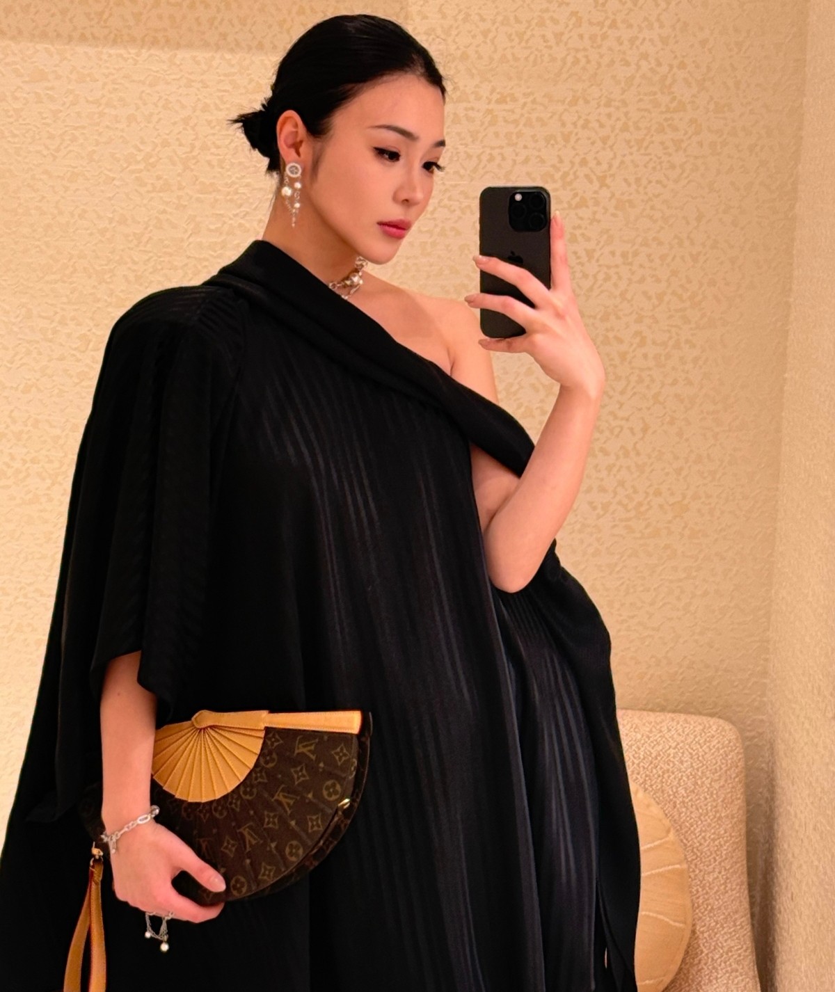 LV FAN 手袋  m14804 老花（扇子包）模特图