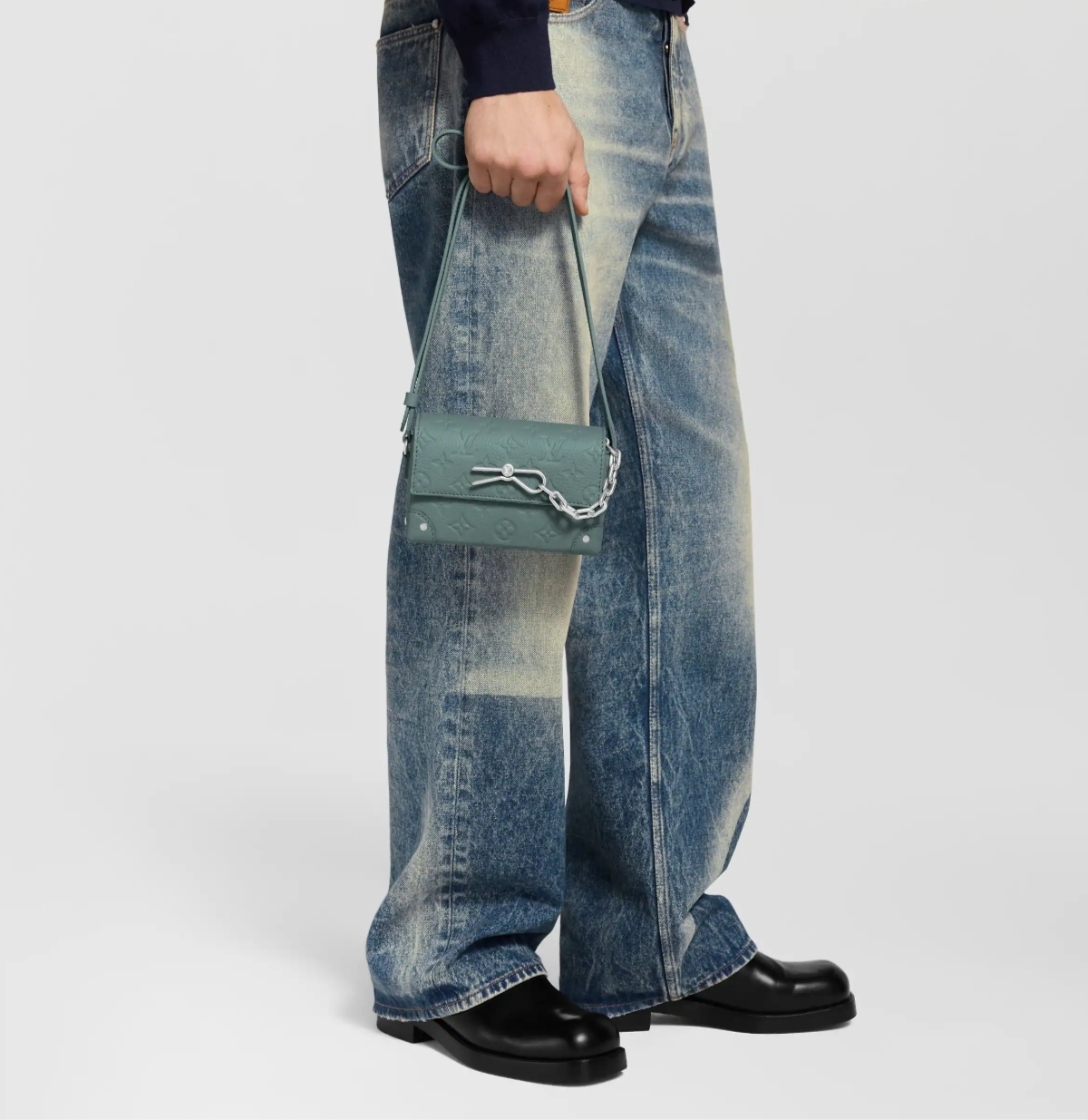 【STEAMER 迷你手袋】M81746 13889灰绿色（压花）模特图