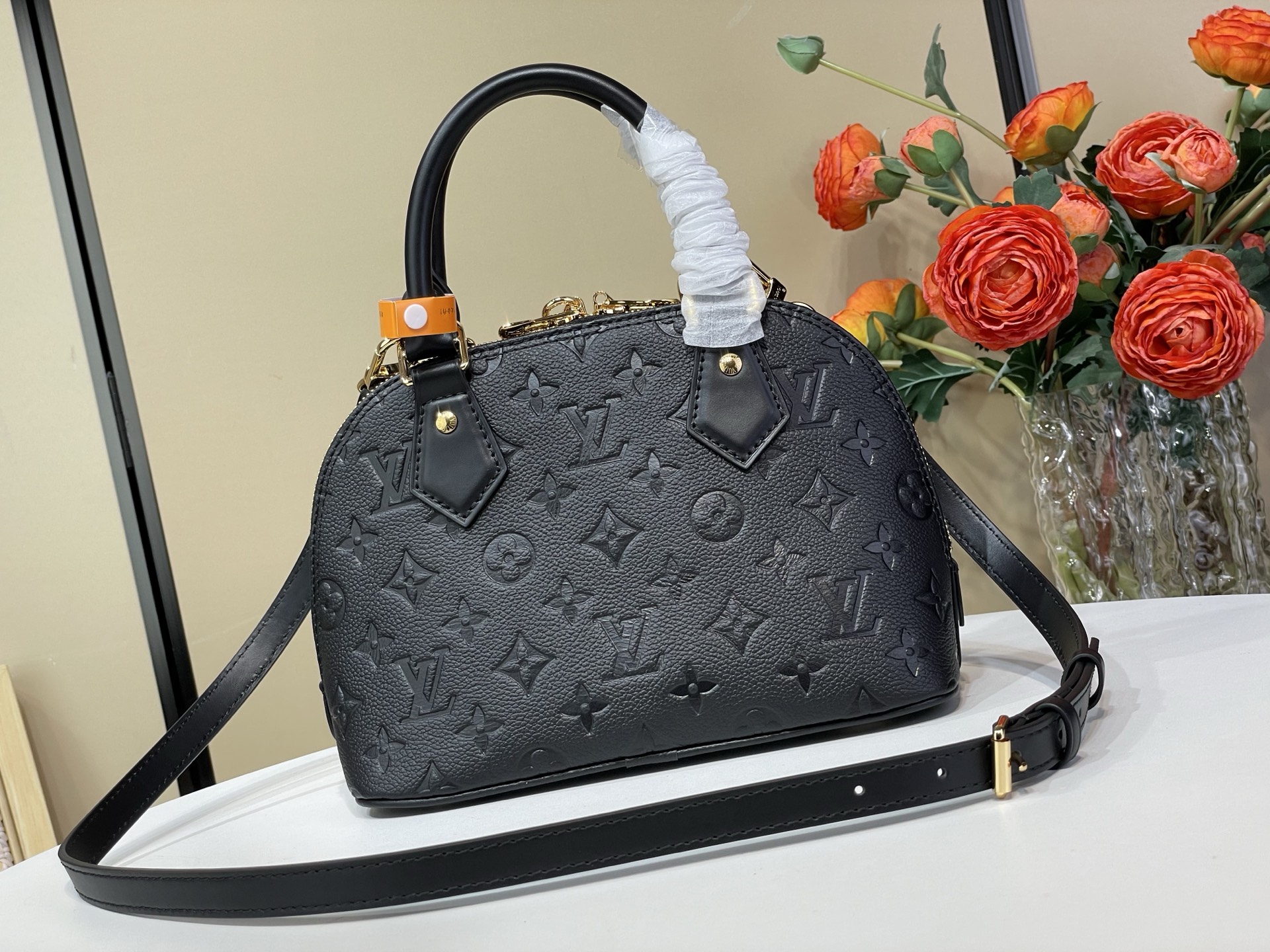 【顶级原单】【Alma BB 手袋】M26409 黑色 28661 深棕色  2A357 白色 (压花)散发着巴黎人优雅