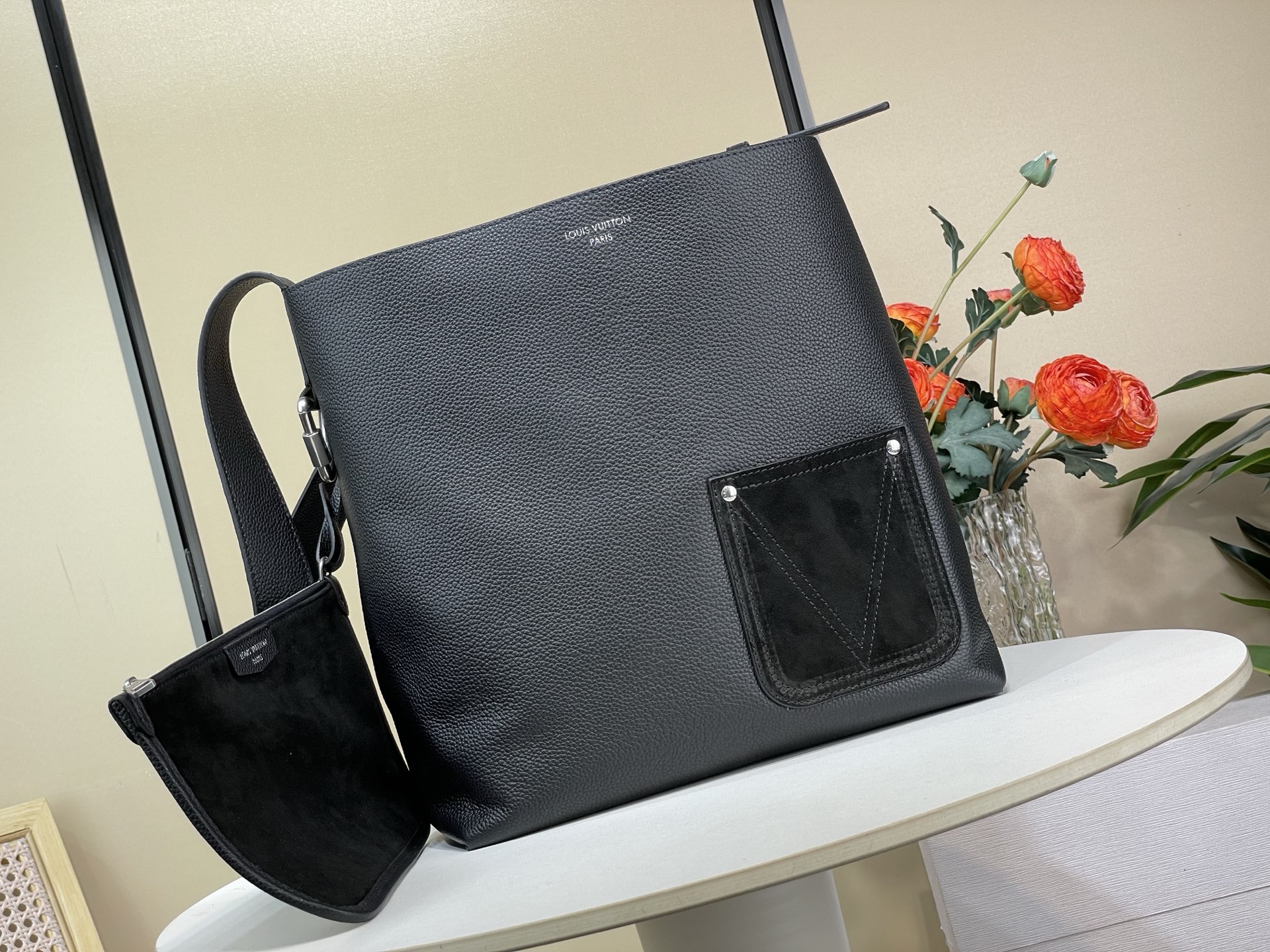 Louis Vuitton Verso Hobo Bag, Leather, Black,M27022, 33 x 15.5 x 30 cm