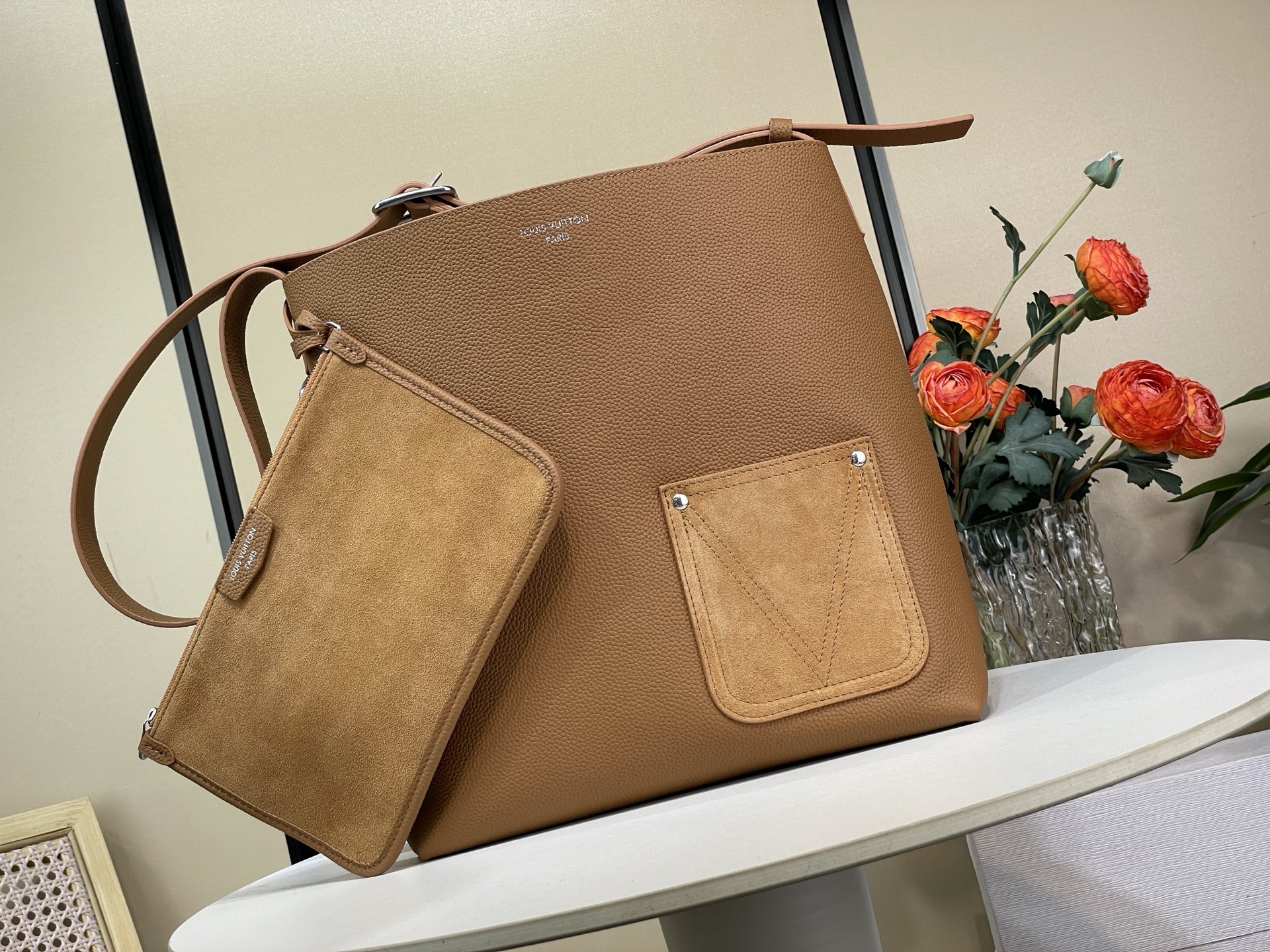 Louis Vuitton Verso Hobo Bag in Brown Leather with Suede Pouch