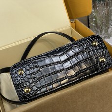 【顶级原单】【CAPUCINES 迷你手袋】 m14177 黑色/钻手柄(牛皮压鳄鱼纹)本款 Capucines 迷你手 【顶级原单】【CAPUCINES 迷你手袋】 m14177 黑色/钻手柄(牛皮压鳄鱼纹)本款 Capucines 迷你手