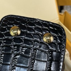 【顶级原单】【CAPUCINES 迷你手袋】 m14177 黑色/钻手柄(牛皮压鳄鱼纹)本款 Capucines 迷你手 【顶级原单】【CAPUCINES 迷你手袋】 m14177 黑色/钻手柄(牛皮压鳄鱼纹)本款 Capucines 迷你手