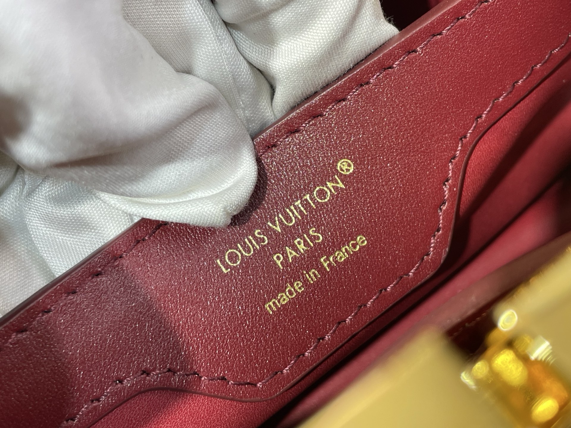 【顶级原单】【CAPUCINES 迷你手袋】 m14177 酒红色/钻手柄(牛皮压鳄鱼纹)本款 Capucines 迷你 【顶级原单】【CAPUCINES 迷你手袋】 m14177 酒红色/钻手柄(牛皮压鳄鱼纹)本款 Capucines 迷你