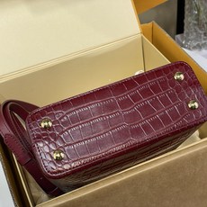 【顶级原单】【CAPUCINES 迷你手袋】 m14177 酒红色/钻手柄(牛皮压鳄鱼纹)本款 Capucines 迷你 【顶级原单】【CAPUCINES 迷你手袋】 m14177 酒红色/钻手柄(牛皮压鳄鱼纹)本款 Capucines 迷你