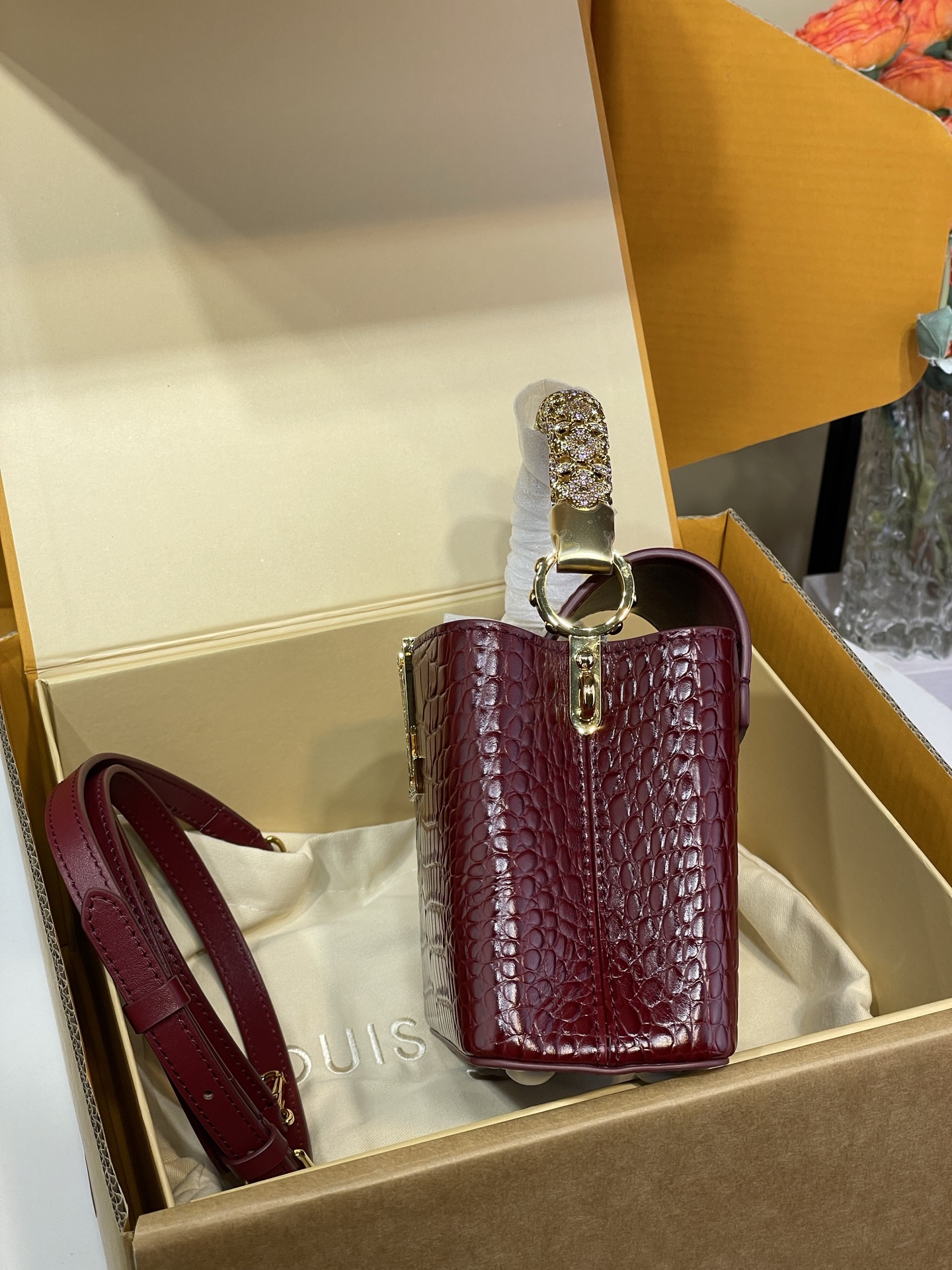 【顶级原单】【CAPUCINES 迷你手袋】 m14177 酒红色/钻手柄(牛皮压鳄鱼纹)本款 Capucines 迷你 【顶级原单】【CAPUCINES 迷你手袋】 m14177 酒红色/钻手柄(牛皮压鳄鱼纹)本款 Capucines 迷你