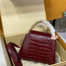 【顶级原单】【CAPUCINES 迷你手袋】 m14177 酒红色/钻手柄(牛皮压鳄鱼纹)本款 Capucines 迷你 【顶级原单】【CAPUCINES 迷你手袋】 m14177 酒红色/钻手柄(牛皮压鳄鱼纹)本款 Capucines 迷你