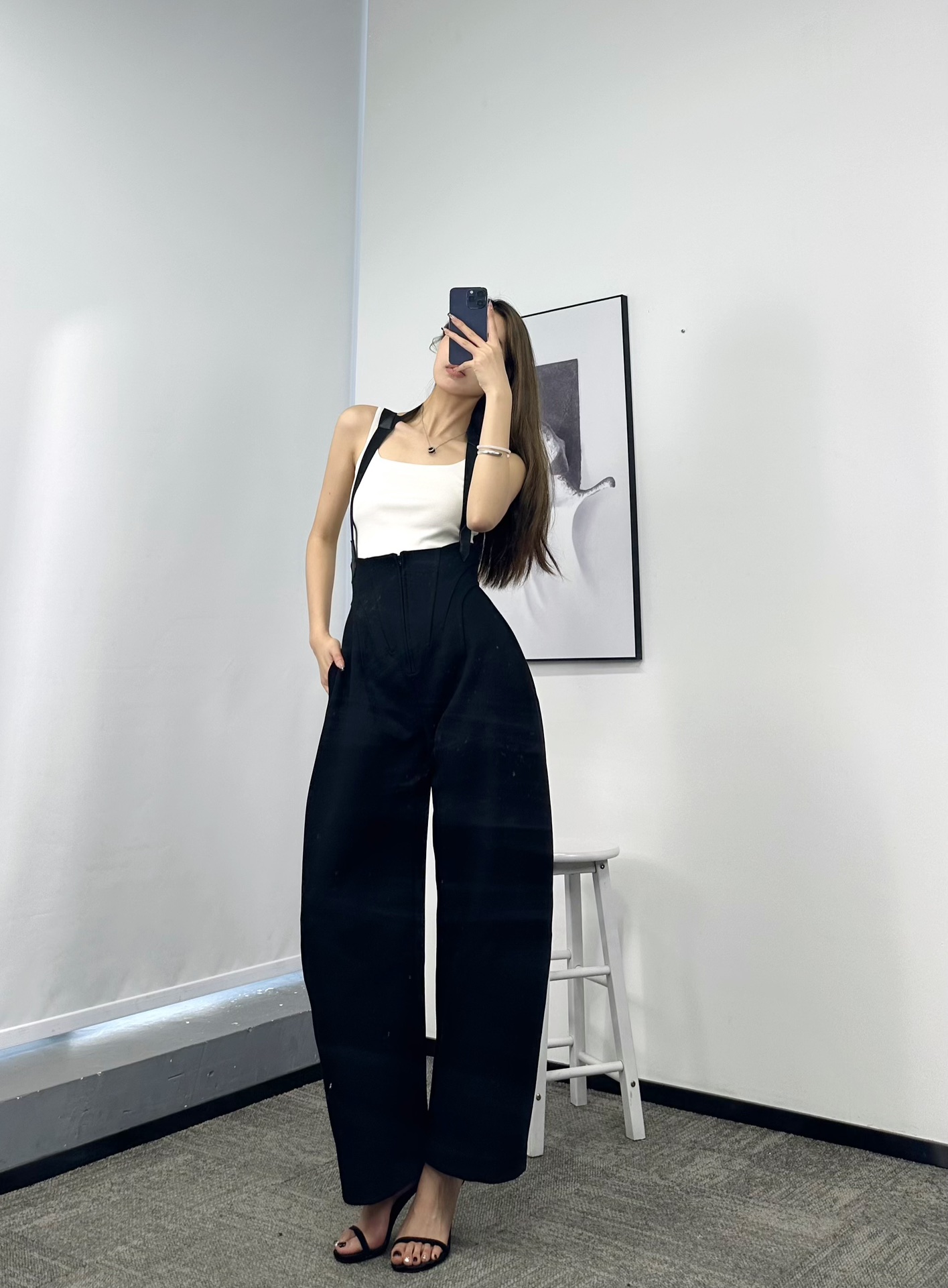 NO:570071,alai* shows off herringbone high-waist overalls!  Composite thickened fabric SML P,,alaia,alexander wang19860909alai* 秀款鱼骨高腰背带裤！复合加厚面料 SML P,,alaia,alexander wang,Women's clothing