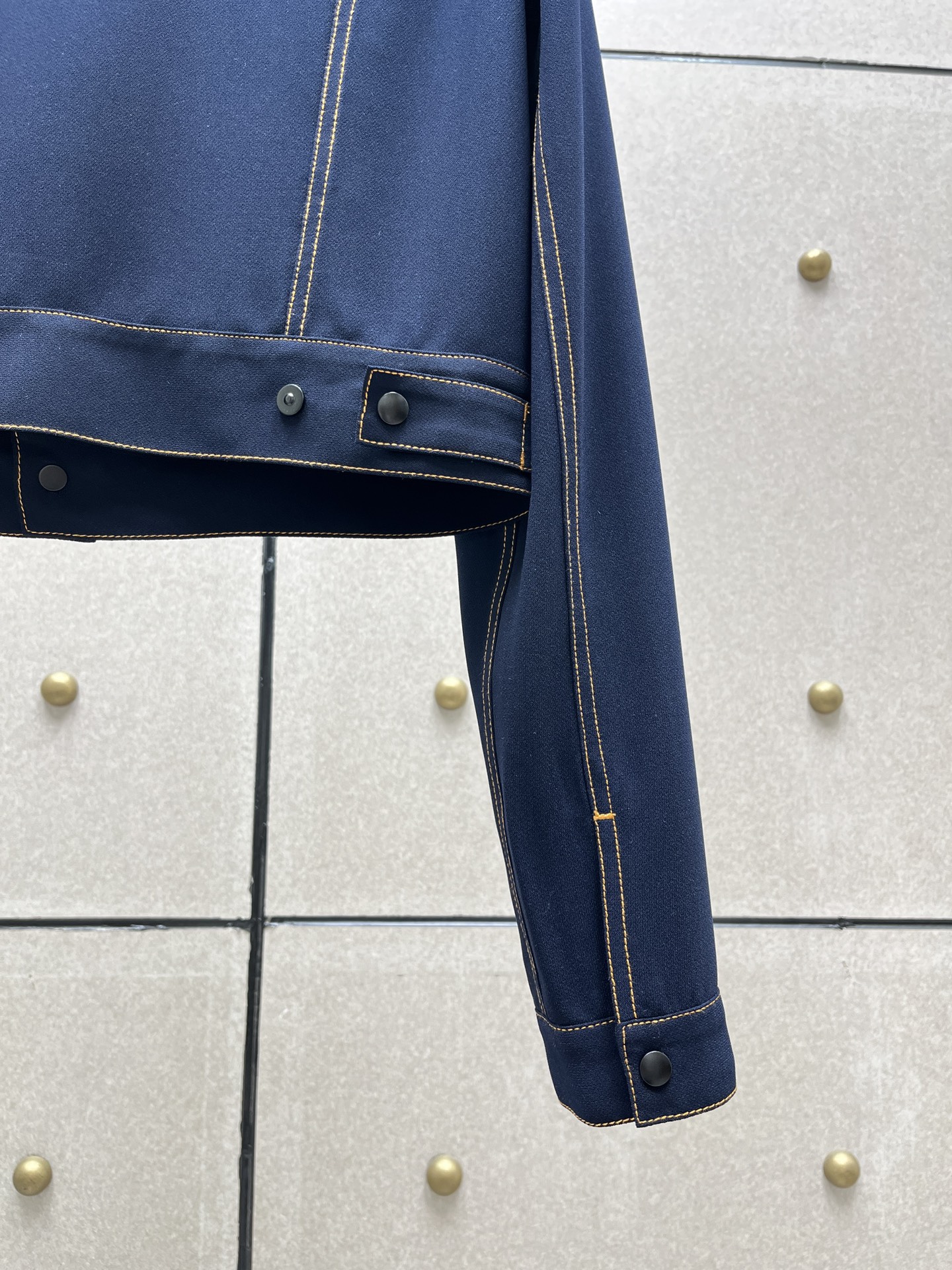 ♥️alai*早秋牛仔走线上衣！SML