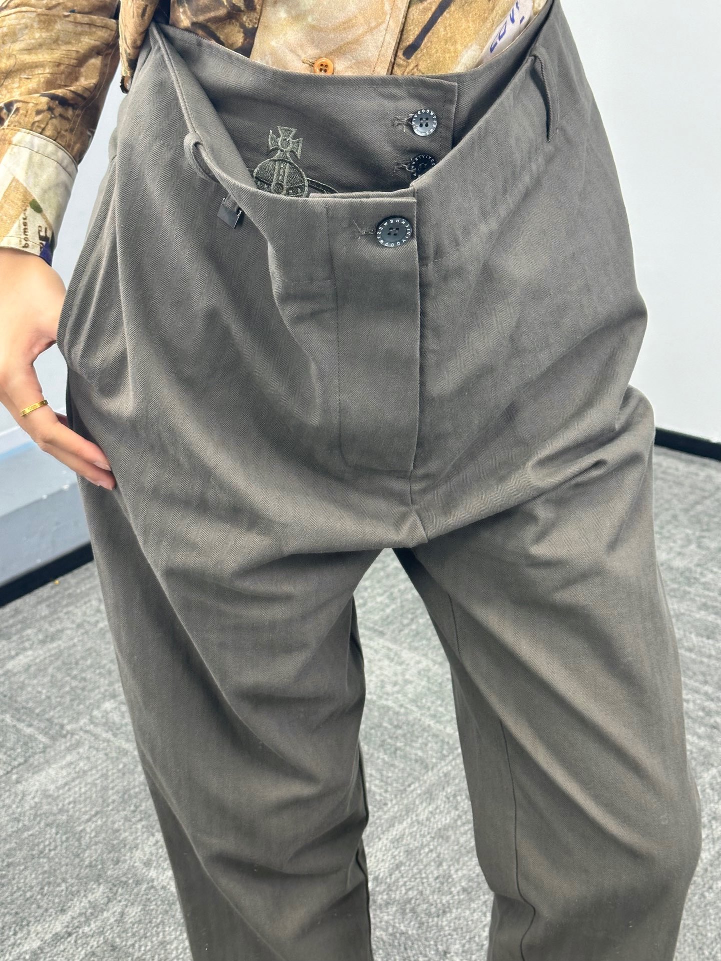 ♥️vivienne* 刺绣双腰松垮长裤！棉 SML