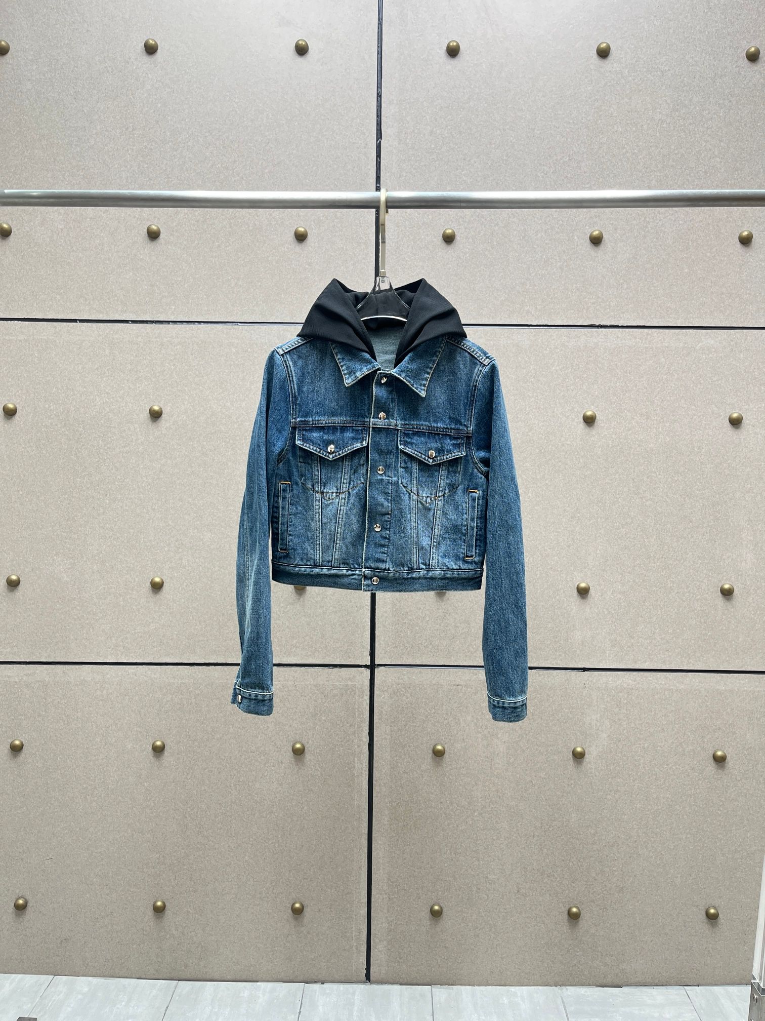 NO:331359,alai* knitted threaded hooded denim jacket!  SML, alaia, jackets & coats, hats, alexander wang19860909alai* 针织螺纹拼接连帽牛仔外套！SML,,alaia,jackets & coats,hats,alexander wang,Women's clothing